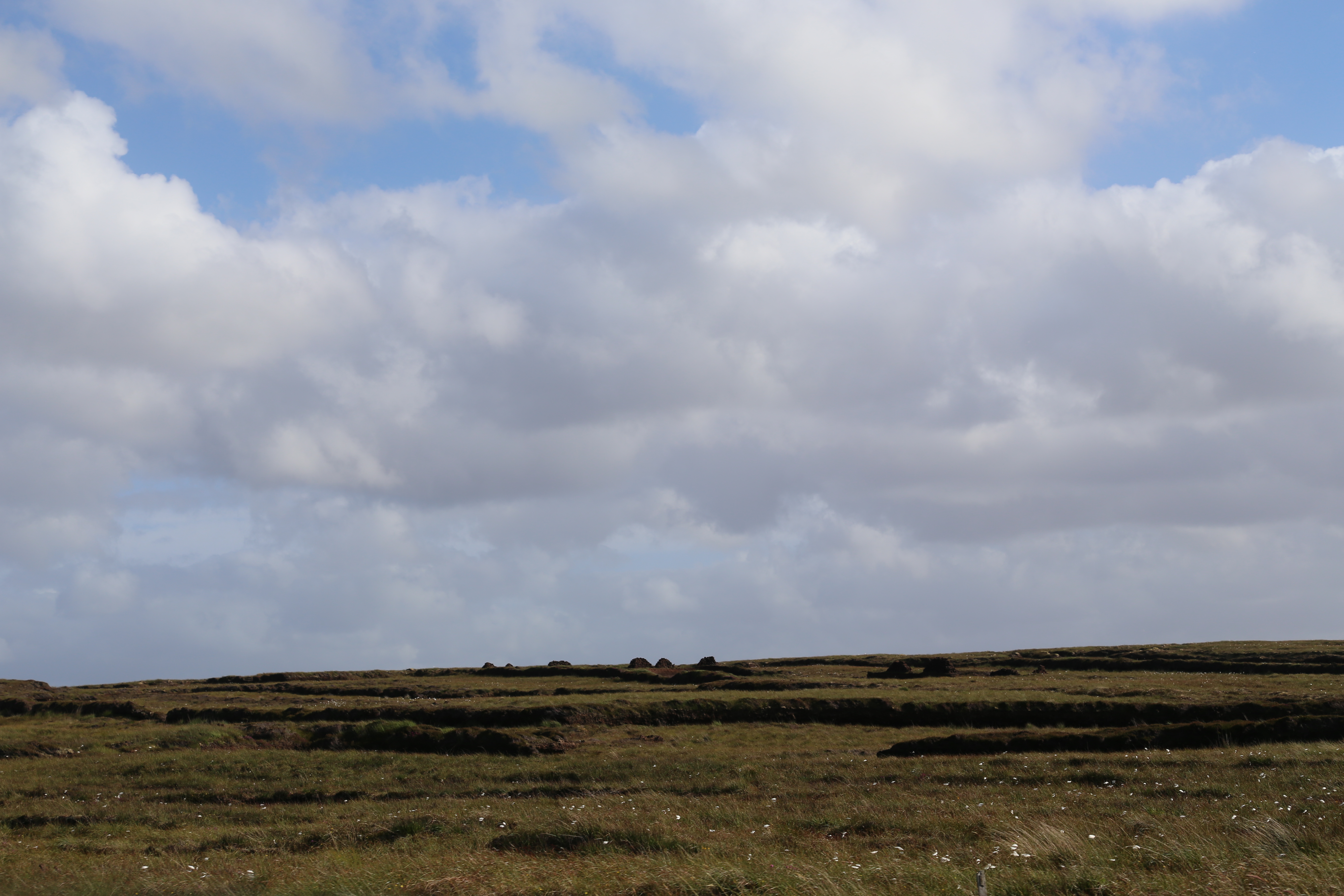 2014 Europe Trip Day 29 - Scotland (Callanish Standing Stones, Dun Carloway Broch, Gearrannan Blackhouse Village, Harris Tweed Weaving Loom, Dailbeag Beach, Arnol Black House, Breanish Tweed, Peat, Steinacleit, Bridge to Nowhere, Traigh Mhor, Rainbow)