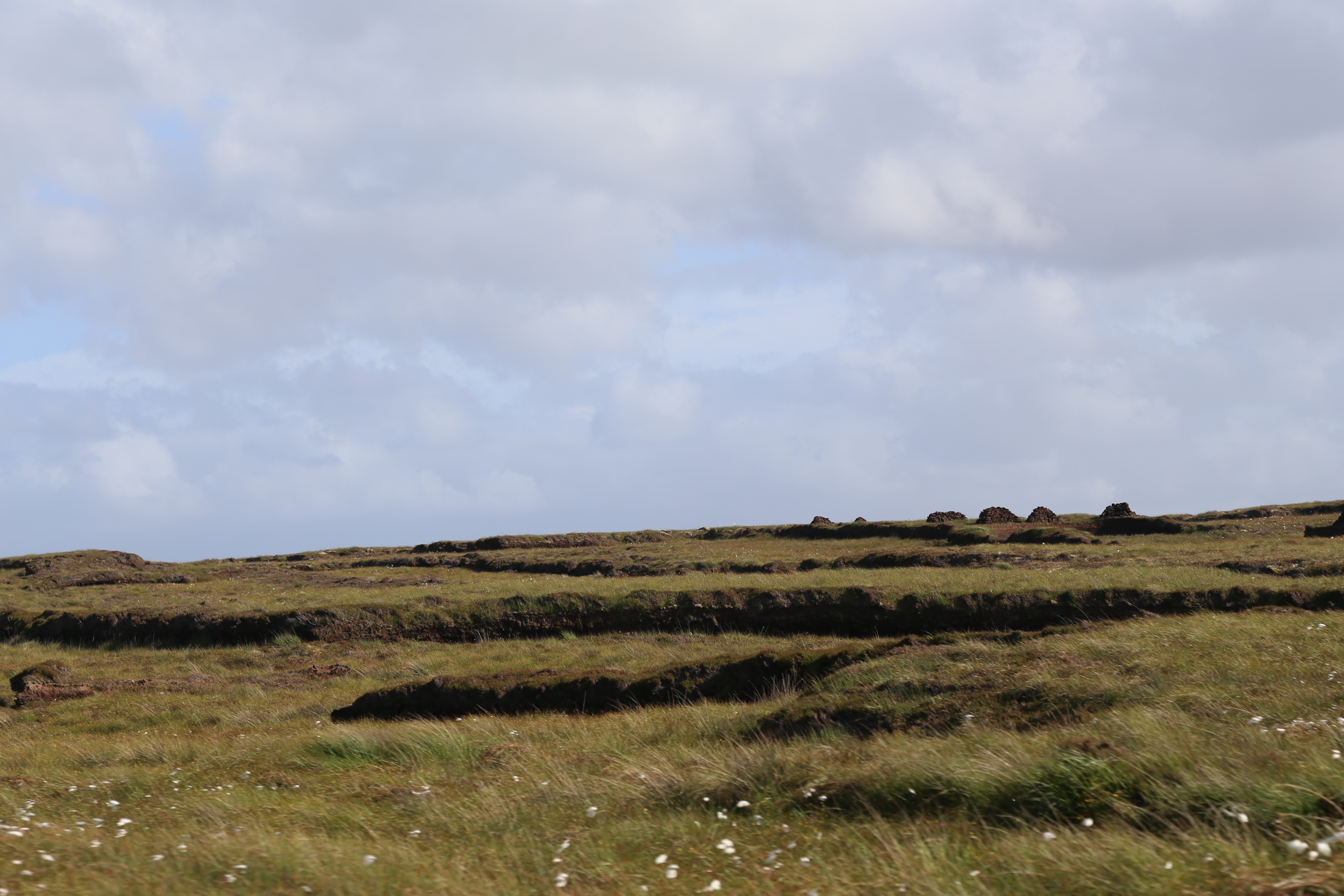 2014 Europe Trip Day 29 - Scotland (Callanish Standing Stones, Dun Carloway Broch, Gearrannan Blackhouse Village, Harris Tweed Weaving Loom, Dailbeag Beach, Arnol Black House, Breanish Tweed, Peat, Steinacleit, Bridge to Nowhere, Traigh Mhor, Rainbow)