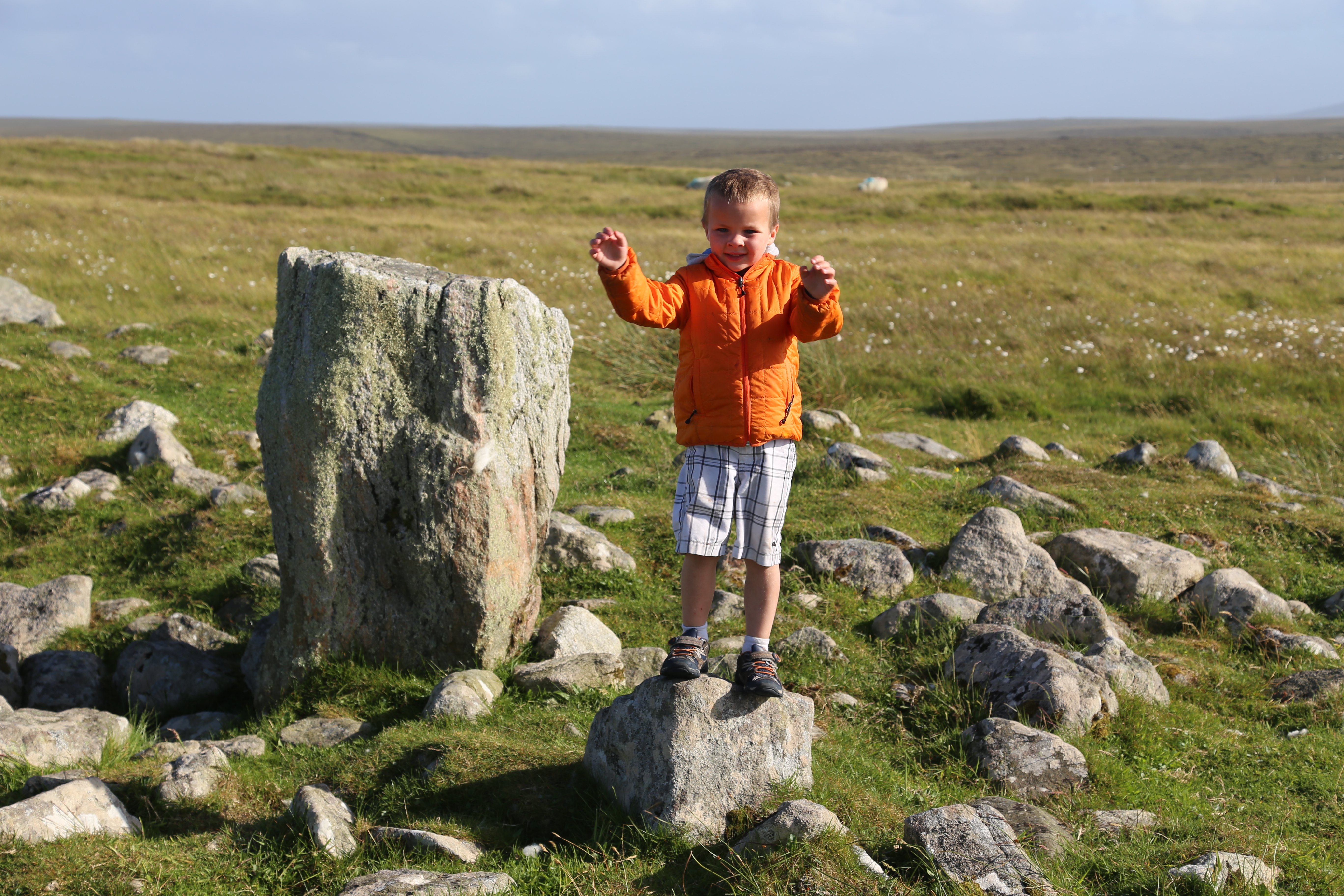 2014 Europe Trip Day 29 - Scotland (Callanish Standing Stones, Dun Carloway Broch, Gearrannan Blackhouse Village, Harris Tweed Weaving Loom, Dailbeag Beach, Arnol Black House, Breanish Tweed, Peat, Steinacleit, Bridge to Nowhere, Traigh Mhor, Rainbow)