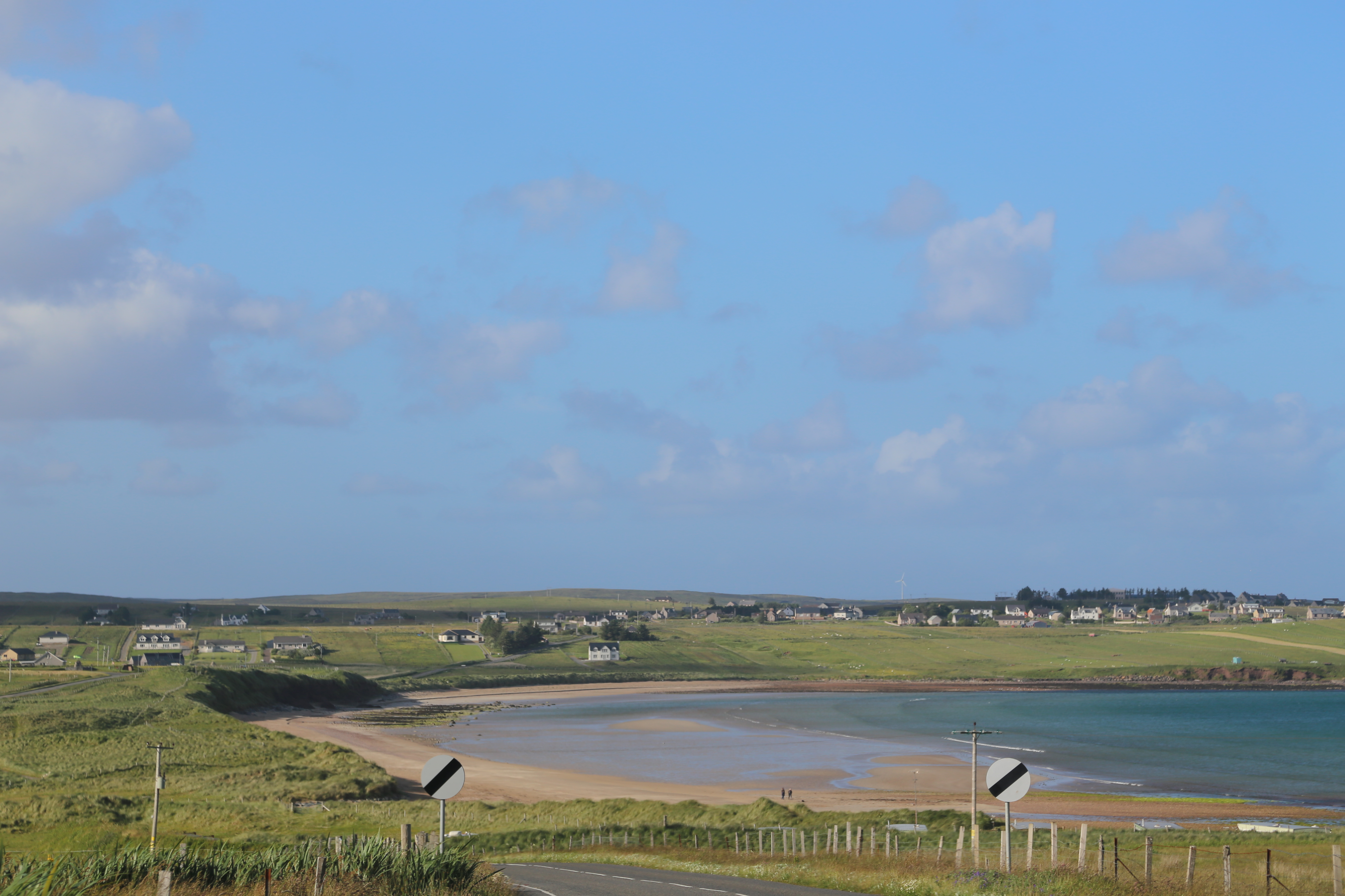 2014 Europe Trip Day 29 - Scotland (Callanish Standing Stones, Dun Carloway Broch, Gearrannan Blackhouse Village, Harris Tweed Weaving Loom, Dailbeag Beach, Arnol Black House, Breanish Tweed, Peat, Steinacleit, Bridge to Nowhere, Traigh Mhor, Rainbow)