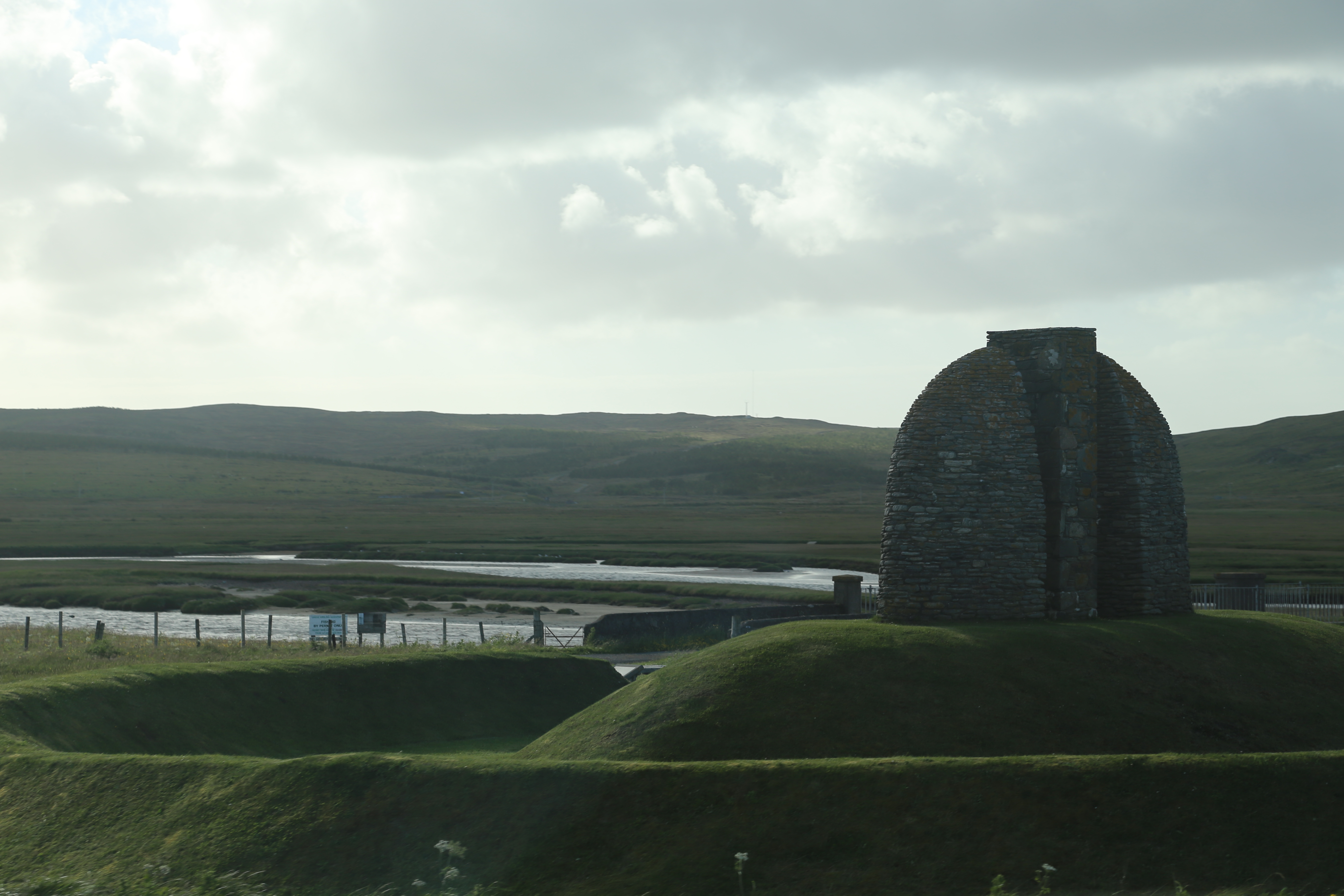 2014 Europe Trip Day 29 - Scotland (Callanish Standing Stones, Dun Carloway Broch, Gearrannan Blackhouse Village, Harris Tweed Weaving Loom, Dailbeag Beach, Arnol Black House, Breanish Tweed, Peat, Steinacleit, Bridge to Nowhere, Traigh Mhor, Rainbow)