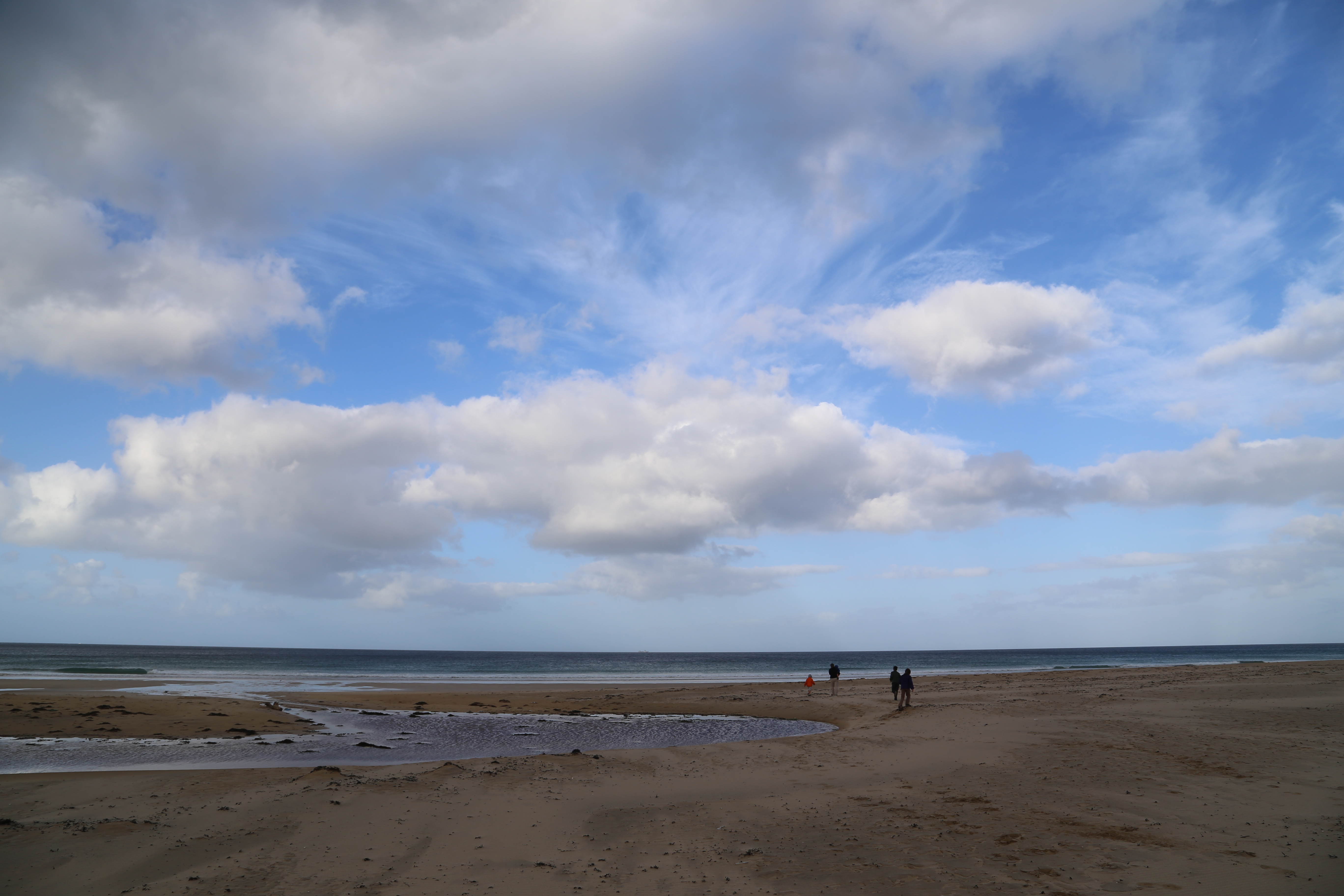 2014 Europe Trip Day 29 - Scotland (Callanish Standing Stones, Dun Carloway Broch, Gearrannan Blackhouse Village, Harris Tweed Weaving Loom, Dailbeag Beach, Arnol Black House, Breanish Tweed, Peat, Steinacleit, Bridge to Nowhere, Traigh Mhor, Rainbow)