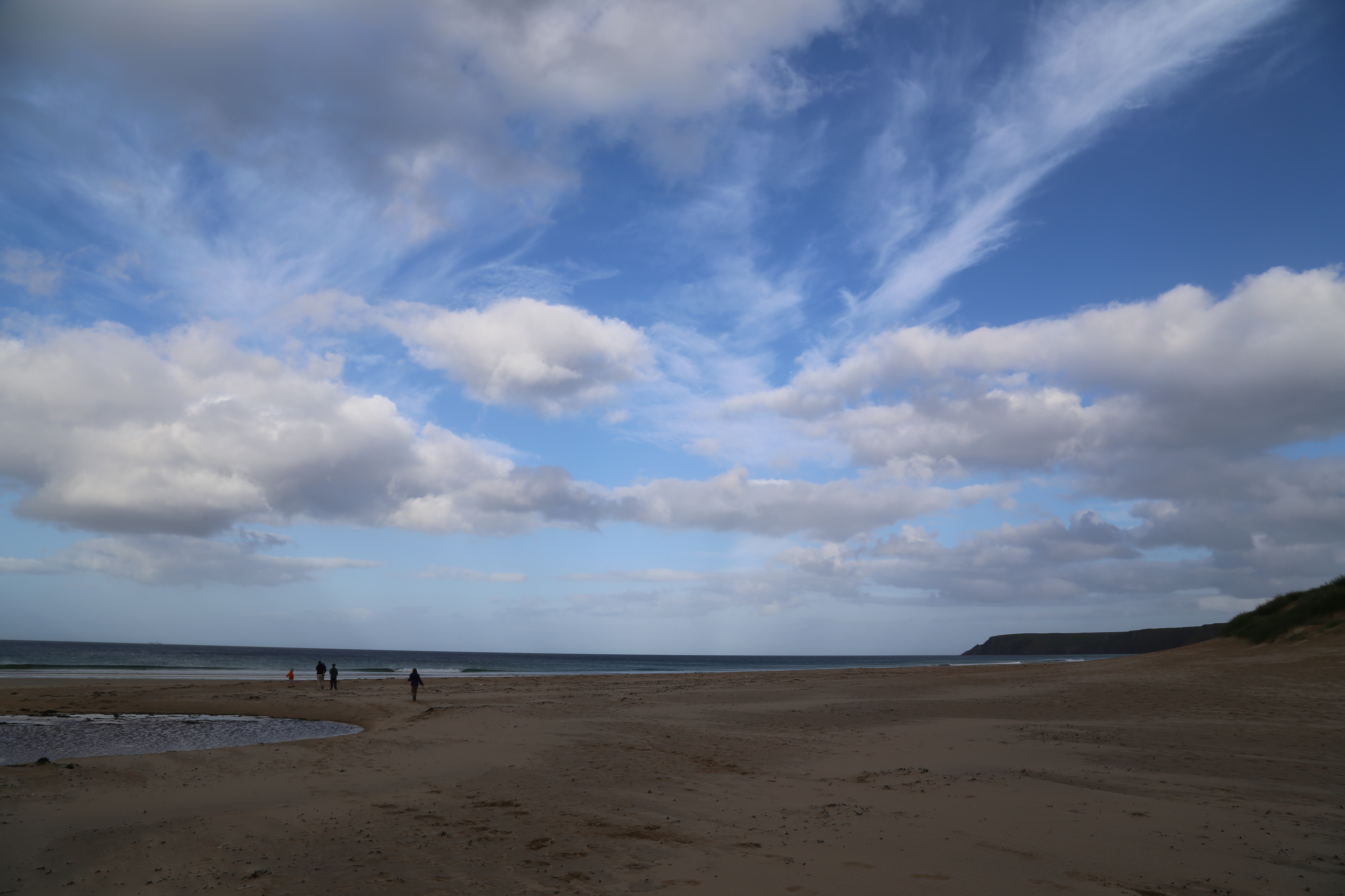 2014 Europe Trip Day 29 - Scotland (Callanish Standing Stones, Dun Carloway Broch, Gearrannan Blackhouse Village, Harris Tweed Weaving Loom, Dailbeag Beach, Arnol Black House, Breanish Tweed, Peat, Steinacleit, Bridge to Nowhere, Traigh Mhor, Rainbow)