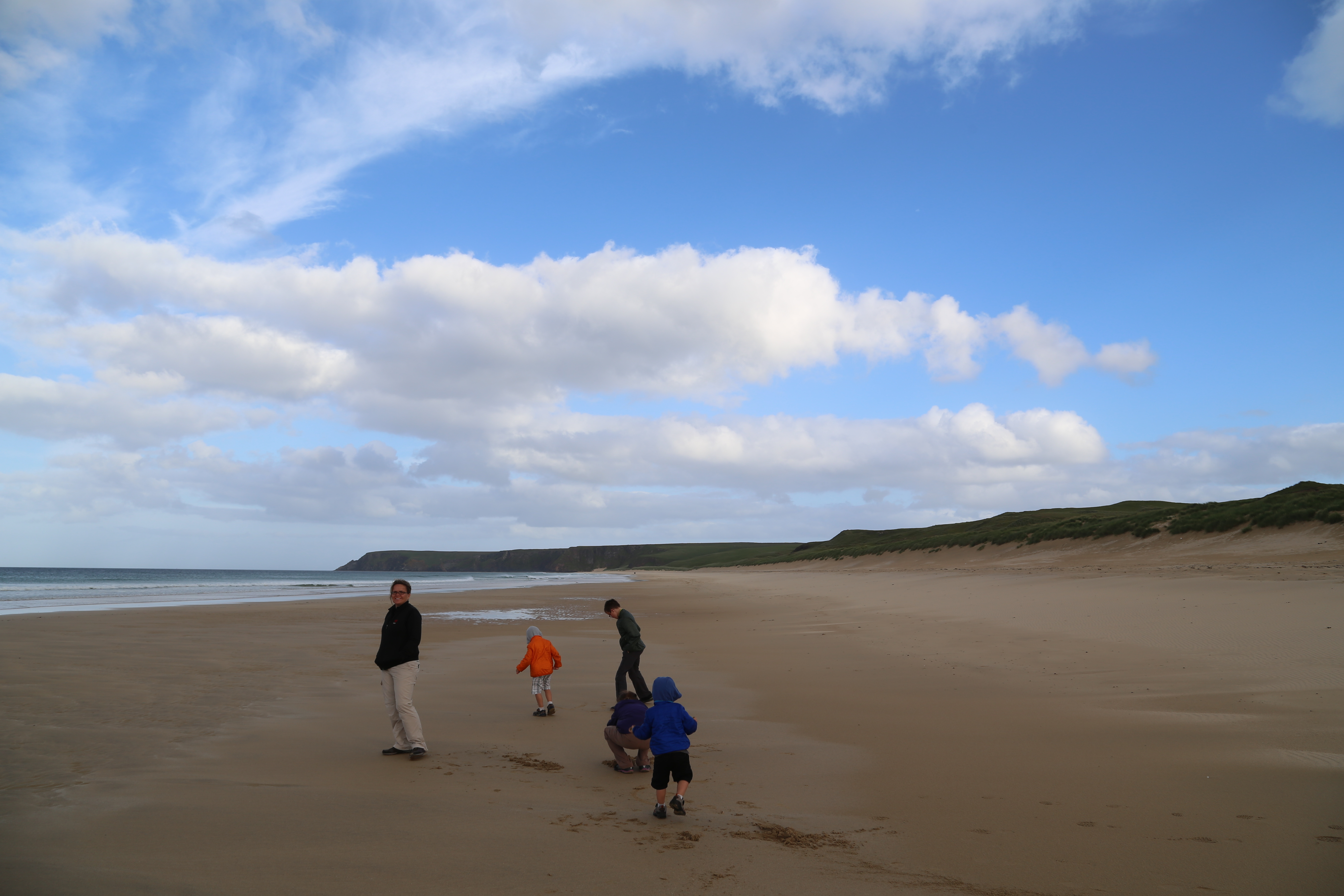 2014 Europe Trip Day 29 - Scotland (Callanish Standing Stones, Dun Carloway Broch, Gearrannan Blackhouse Village, Harris Tweed Weaving Loom, Dailbeag Beach, Arnol Black House, Breanish Tweed, Peat, Steinacleit, Bridge to Nowhere, Traigh Mhor, Rainbow)