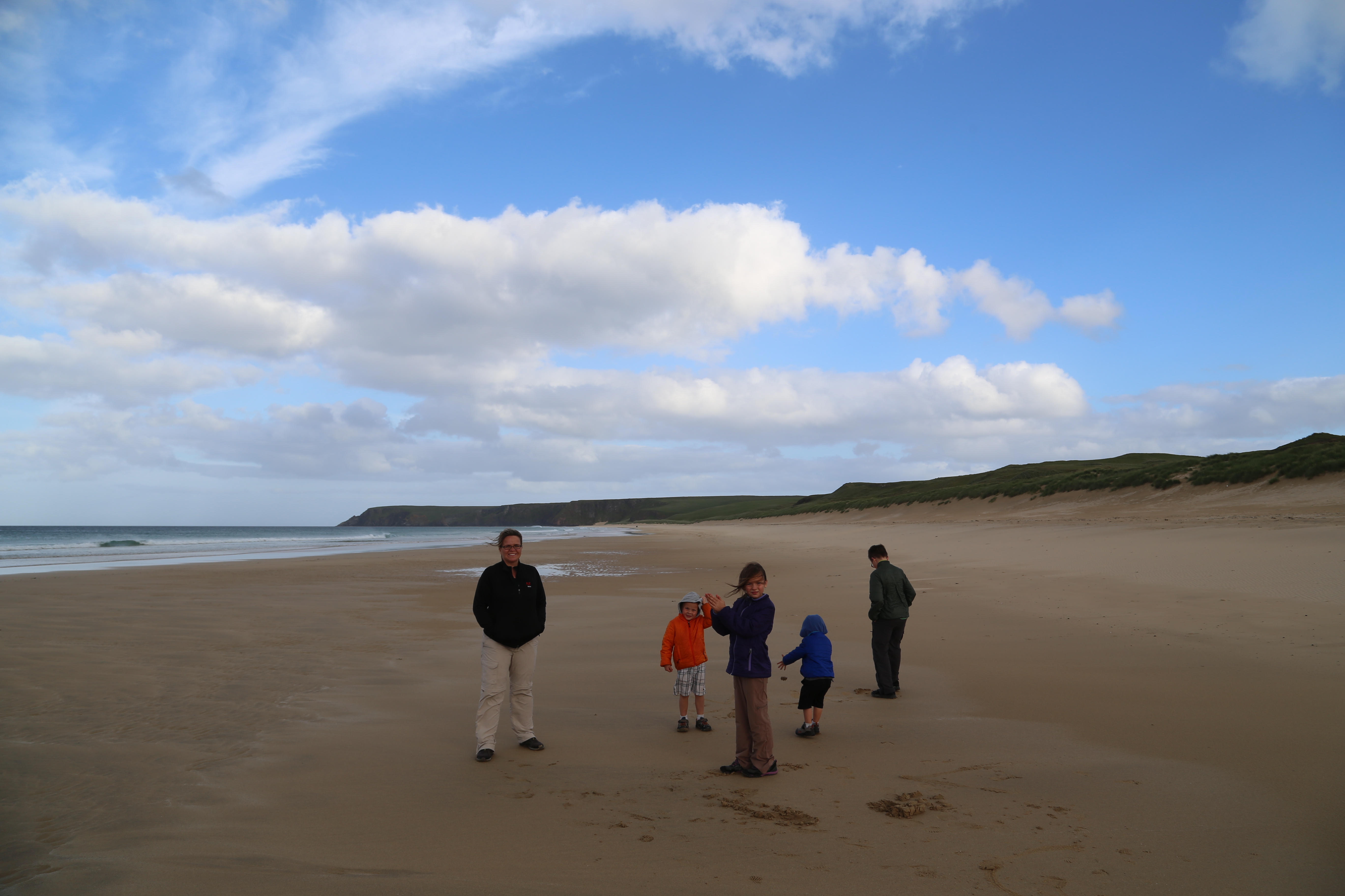 2014 Europe Trip Day 29 - Scotland (Callanish Standing Stones, Dun Carloway Broch, Gearrannan Blackhouse Village, Harris Tweed Weaving Loom, Dailbeag Beach, Arnol Black House, Breanish Tweed, Peat, Steinacleit, Bridge to Nowhere, Traigh Mhor, Rainbow)