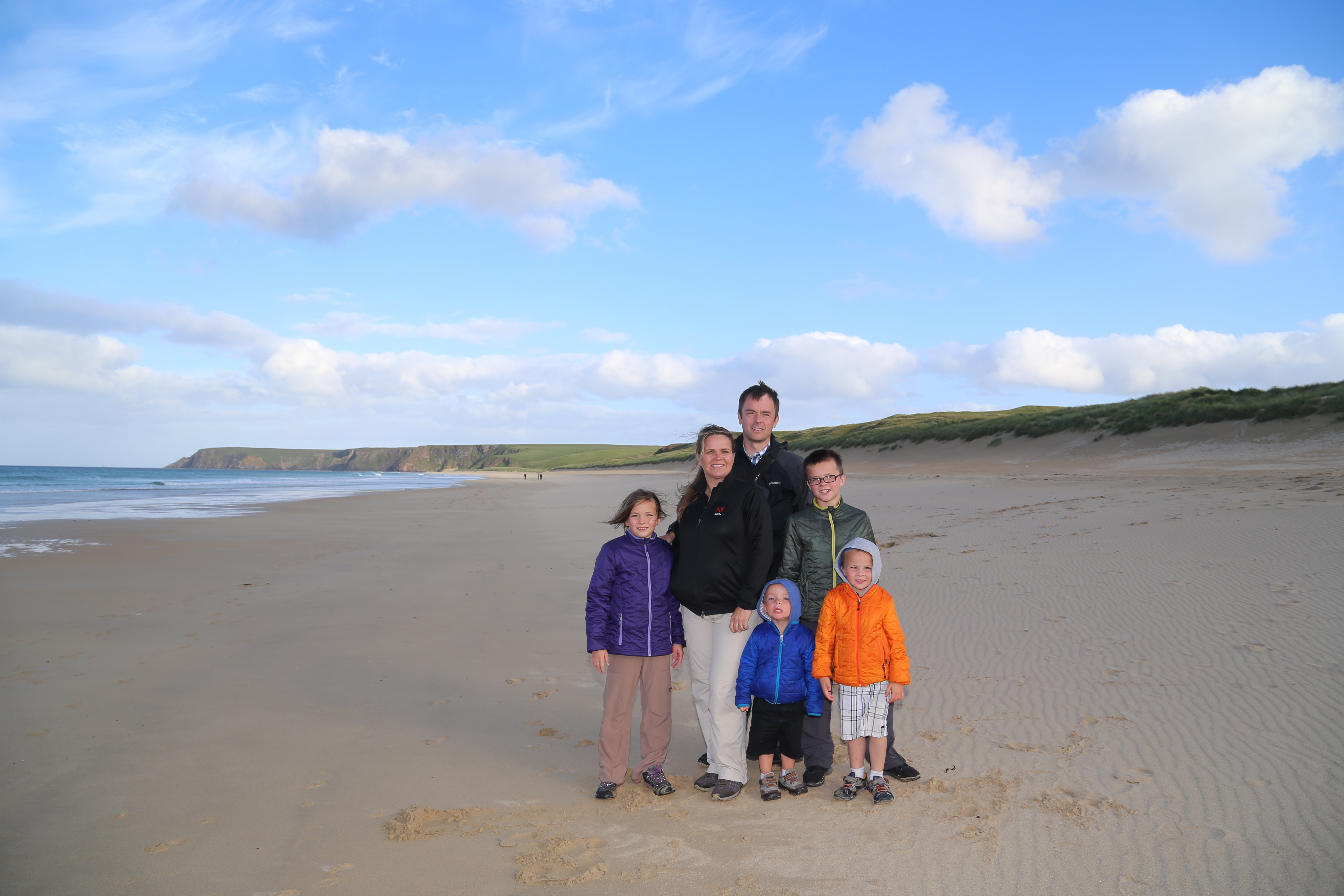 2014 Europe Trip Day 29 - Scotland (Callanish Standing Stones, Dun Carloway Broch, Gearrannan Blackhouse Village, Harris Tweed Weaving Loom, Dailbeag Beach, Arnol Black House, Breanish Tweed, Peat, Steinacleit, Bridge to Nowhere, Traigh Mhor, Rainbow)