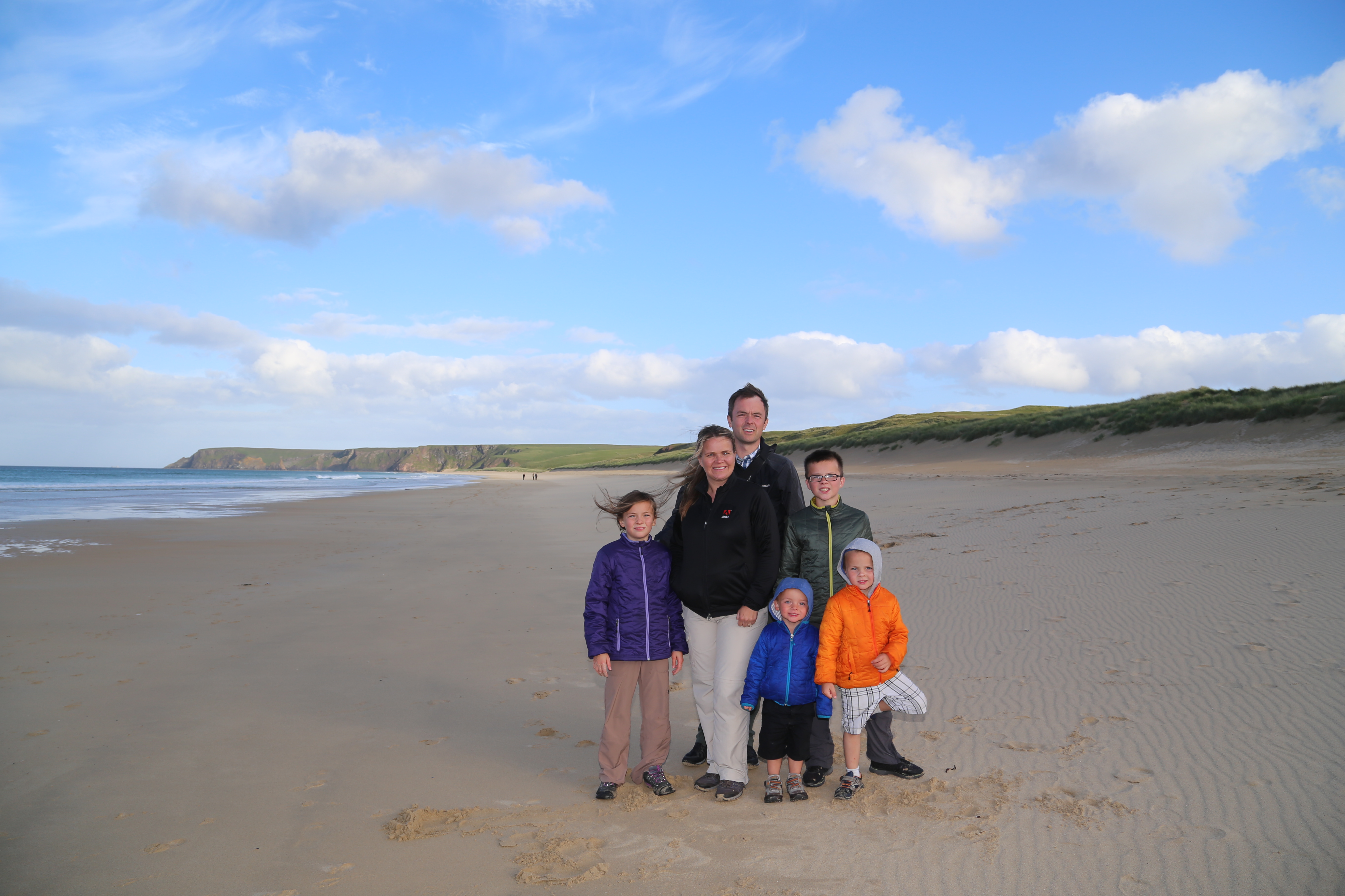 2014 Europe Trip Day 29 - Scotland (Callanish Standing Stones, Dun Carloway Broch, Gearrannan Blackhouse Village, Harris Tweed Weaving Loom, Dailbeag Beach, Arnol Black House, Breanish Tweed, Peat, Steinacleit, Bridge to Nowhere, Traigh Mhor, Rainbow)