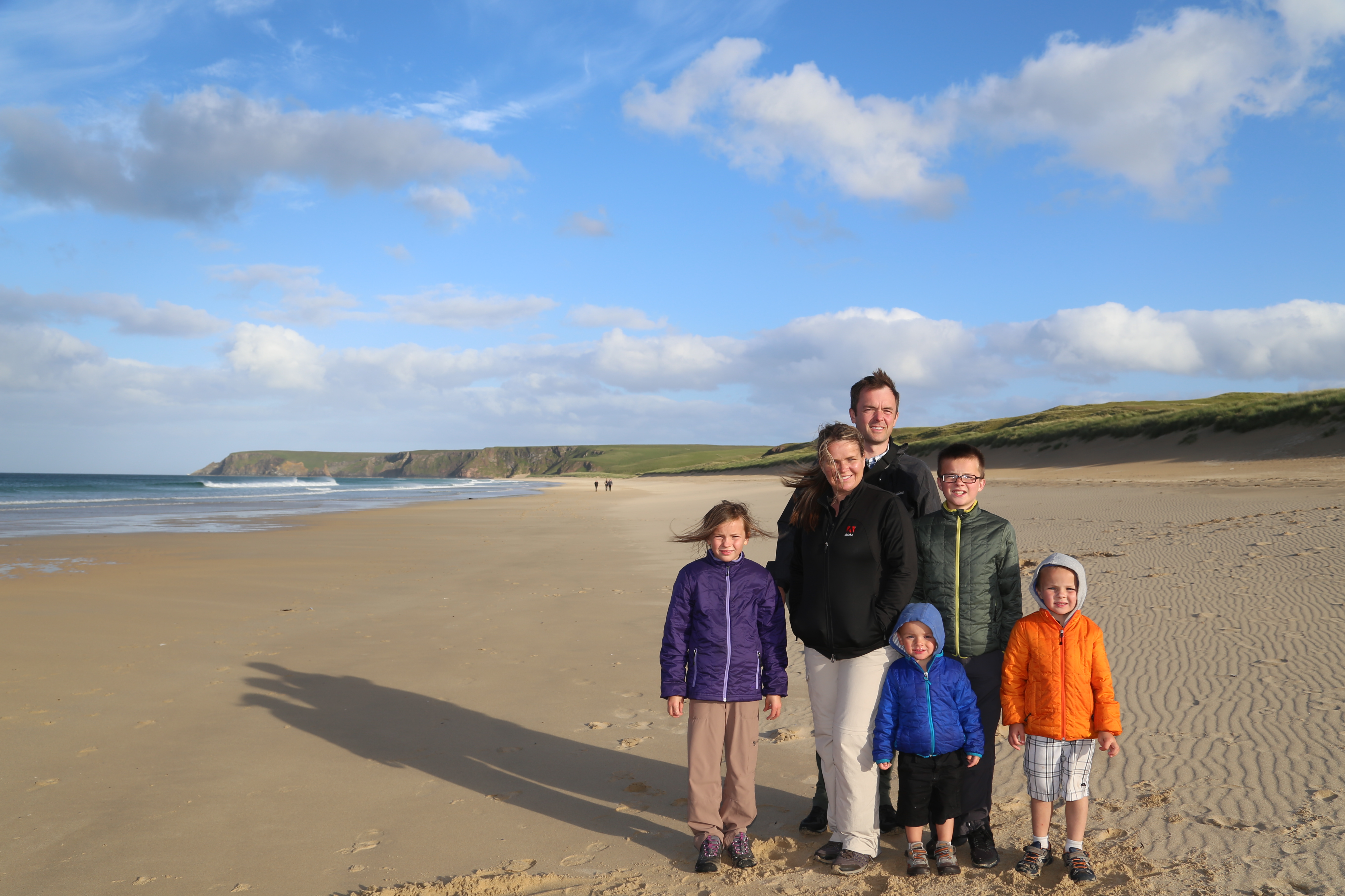 2014 Europe Trip Day 29 - Scotland (Callanish Standing Stones, Dun Carloway Broch, Gearrannan Blackhouse Village, Harris Tweed Weaving Loom, Dailbeag Beach, Arnol Black House, Breanish Tweed, Peat, Steinacleit, Bridge to Nowhere, Traigh Mhor, Rainbow)