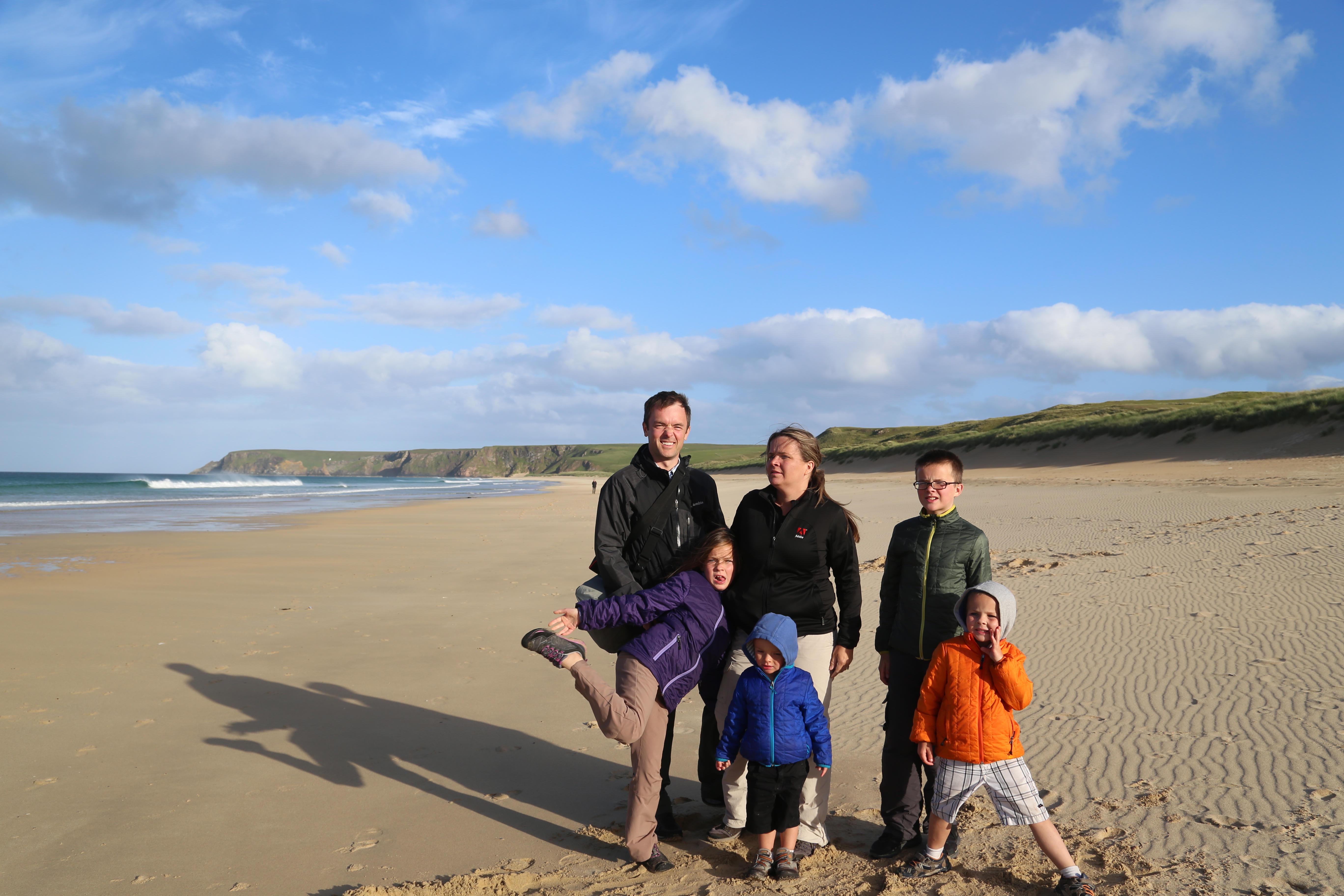 2014 Europe Trip Day 29 - Scotland (Callanish Standing Stones, Dun Carloway Broch, Gearrannan Blackhouse Village, Harris Tweed Weaving Loom, Dailbeag Beach, Arnol Black House, Breanish Tweed, Peat, Steinacleit, Bridge to Nowhere, Traigh Mhor, Rainbow)