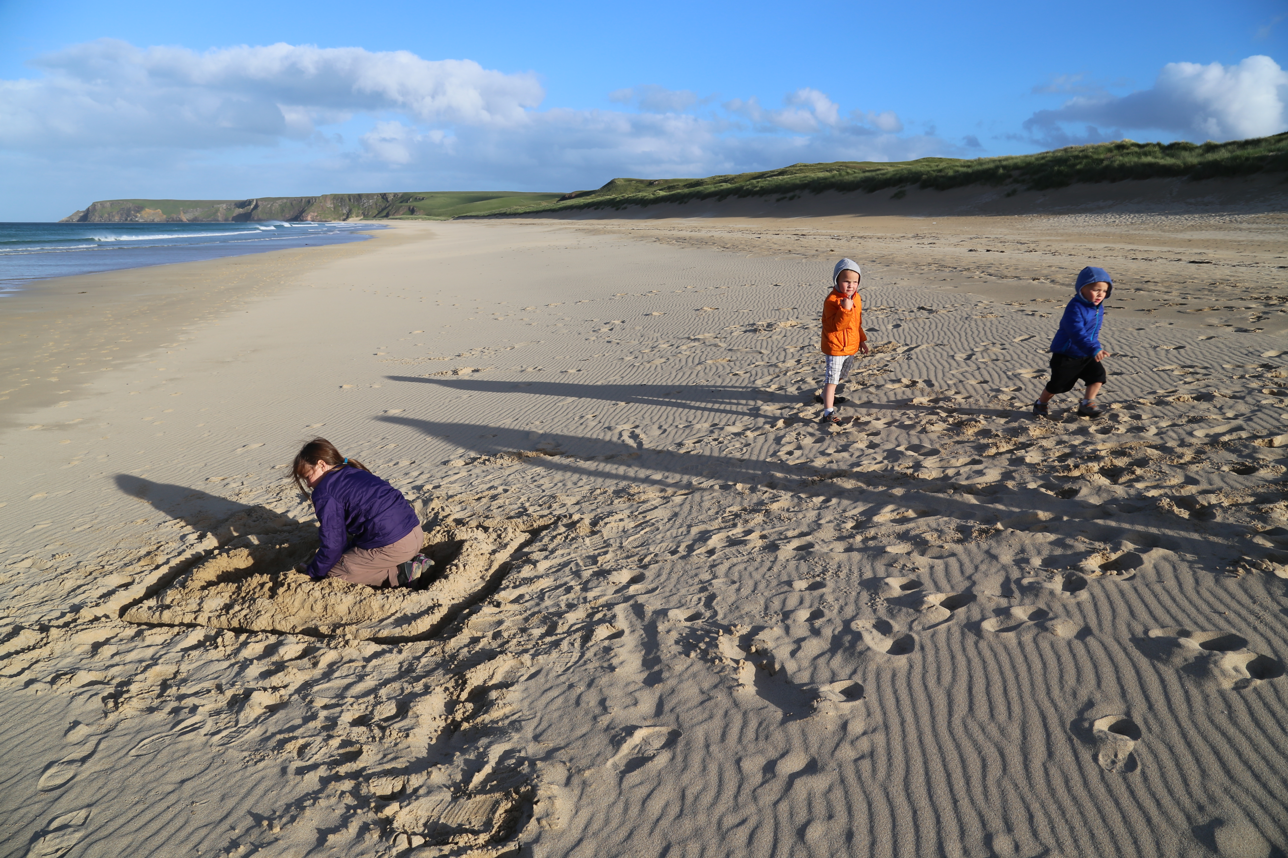 2014 Europe Trip Day 29 - Scotland (Callanish Standing Stones, Dun Carloway Broch, Gearrannan Blackhouse Village, Harris Tweed Weaving Loom, Dailbeag Beach, Arnol Black House, Breanish Tweed, Peat, Steinacleit, Bridge to Nowhere, Traigh Mhor, Rainbow)