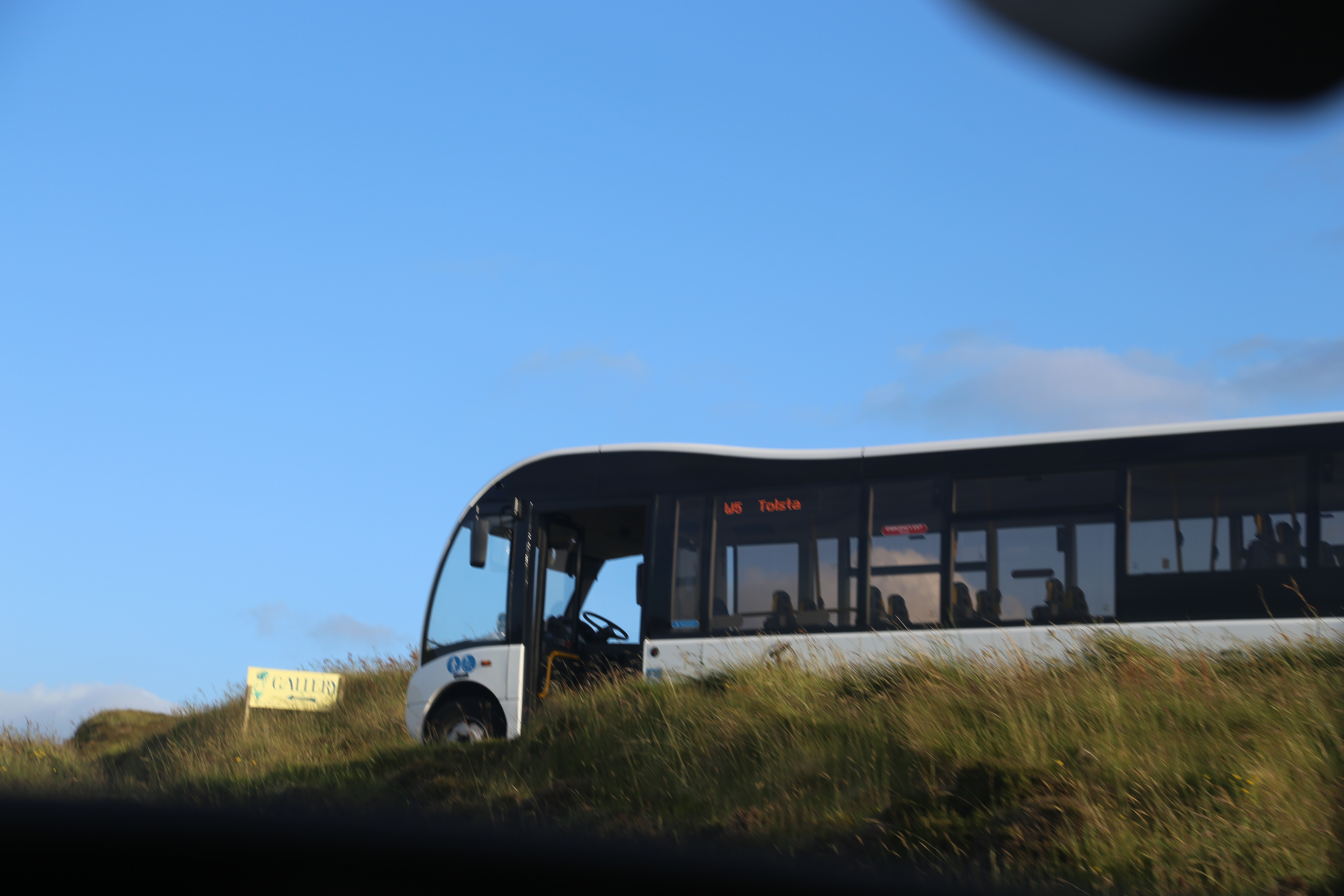 2014 Europe Trip Day 29 - Scotland (Callanish Standing Stones, Dun Carloway Broch, Gearrannan Blackhouse Village, Harris Tweed Weaving Loom, Dailbeag Beach, Arnol Black House, Breanish Tweed, Peat, Steinacleit, Bridge to Nowhere, Traigh Mhor, Rainbow)