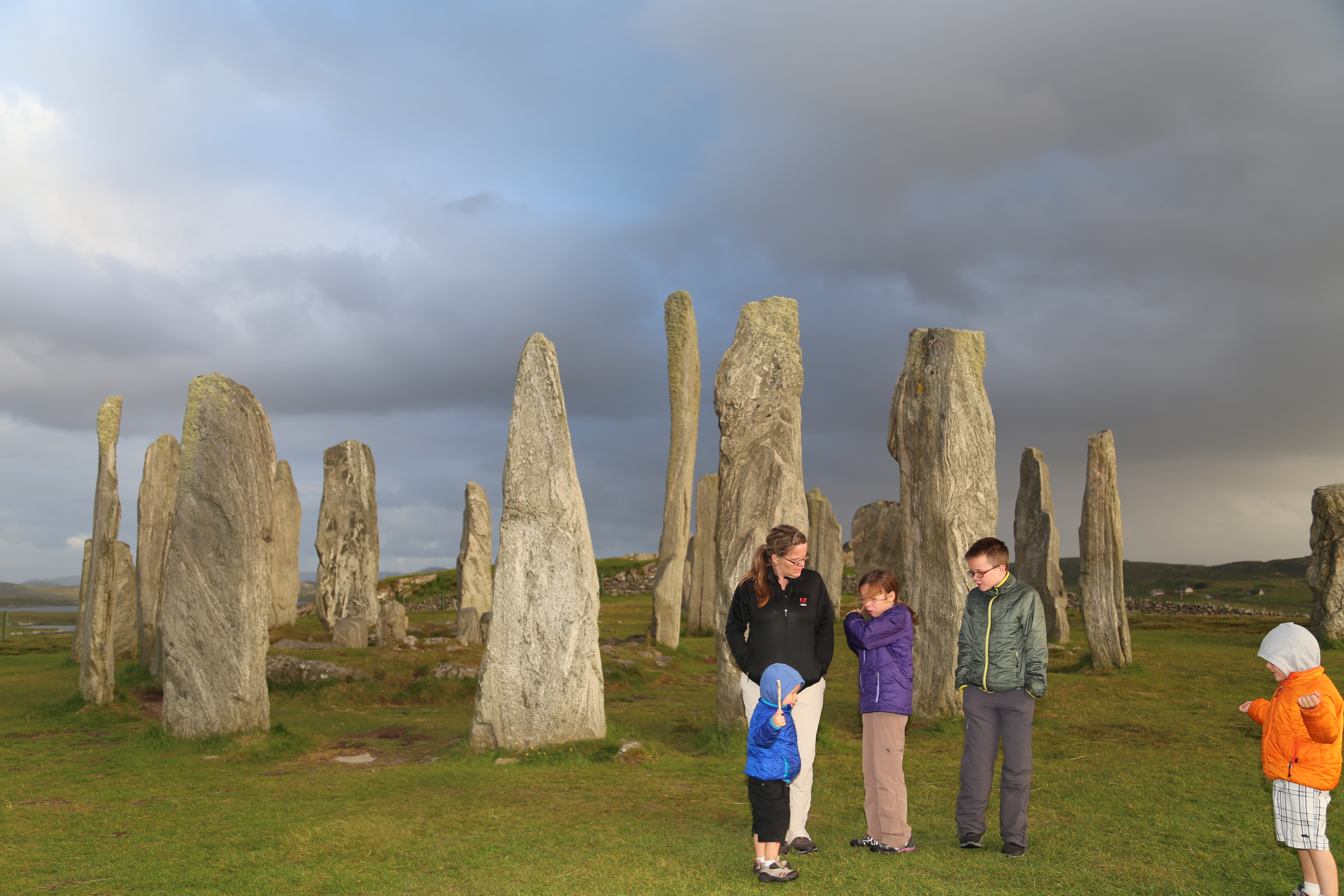 2014 Europe Trip Day 29 - Scotland (Callanish Standing Stones, Dun Carloway Broch, Gearrannan Blackhouse Village, Harris Tweed Weaving Loom, Dailbeag Beach, Arnol Black House, Breanish Tweed, Peat, Steinacleit, Bridge to Nowhere, Traigh Mhor, Rainbow)