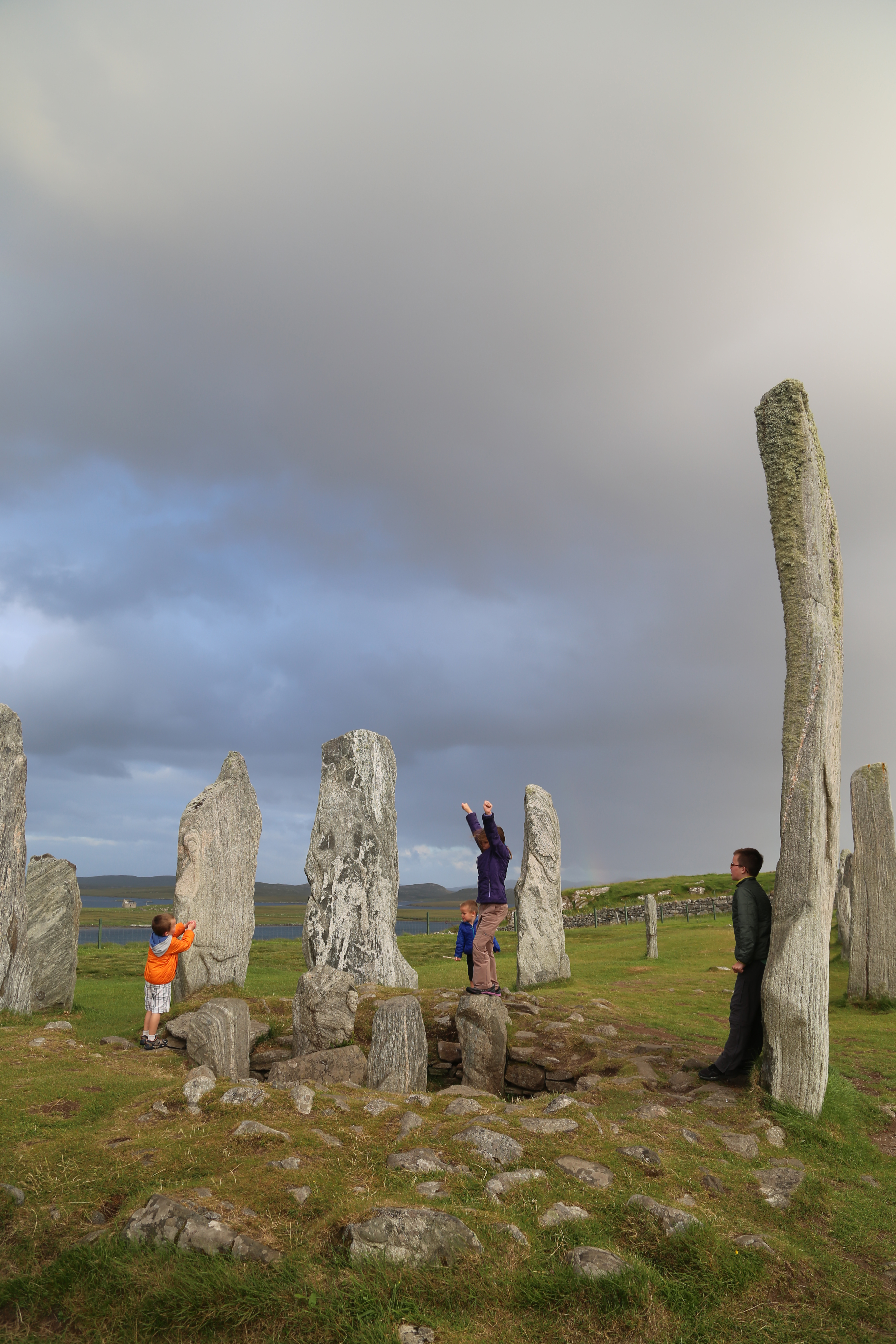 2014 Europe Trip Day 29 - Scotland (Callanish Standing Stones, Dun Carloway Broch, Gearrannan Blackhouse Village, Harris Tweed Weaving Loom, Dailbeag Beach, Arnol Black House, Breanish Tweed, Peat, Steinacleit, Bridge to Nowhere, Traigh Mhor, Rainbow)