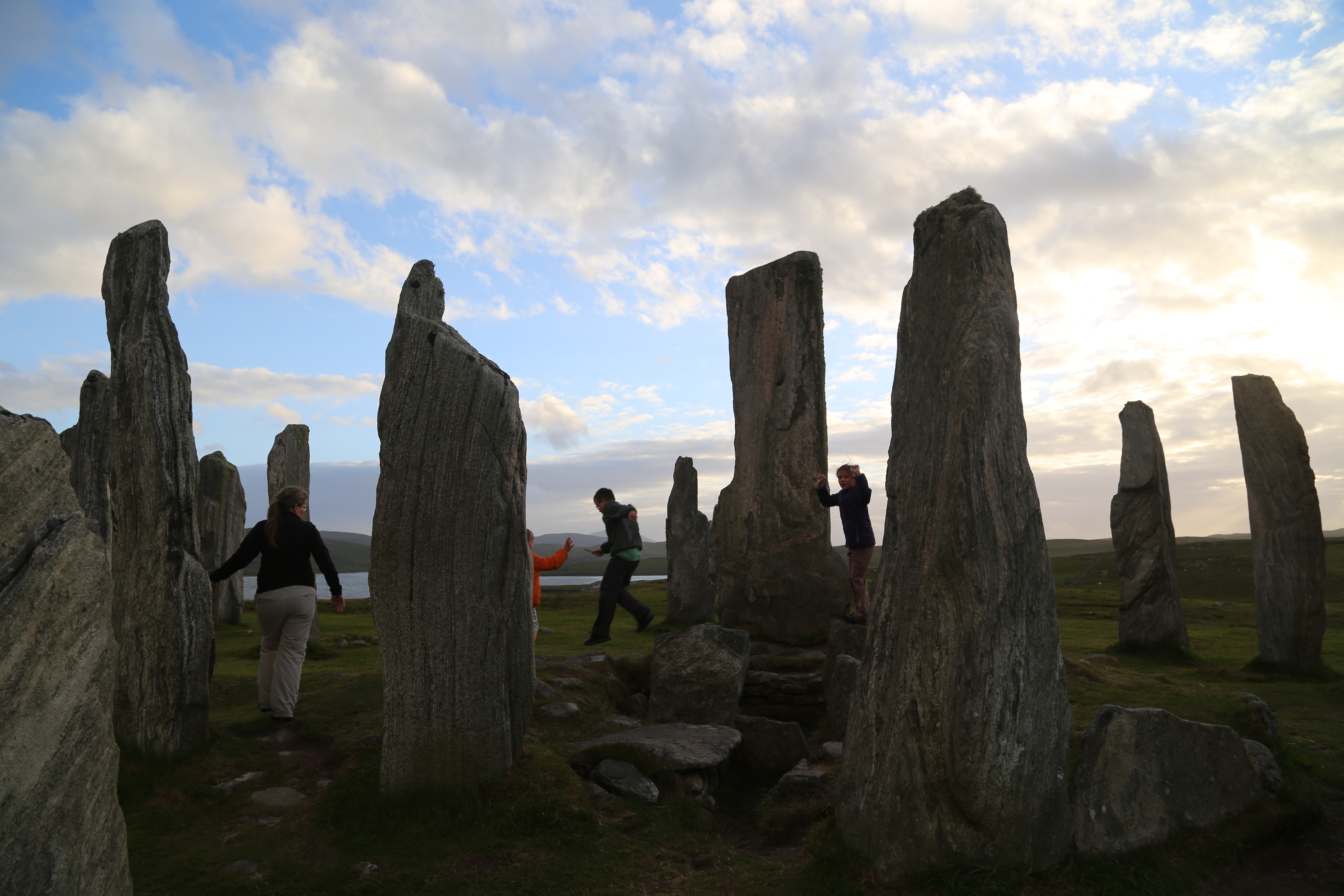 2014 Europe Trip Day 29 - Scotland (Callanish Standing Stones, Dun Carloway Broch, Gearrannan Blackhouse Village, Harris Tweed Weaving Loom, Dailbeag Beach, Arnol Black House, Breanish Tweed, Peat, Steinacleit, Bridge to Nowhere, Traigh Mhor, Rainbow)