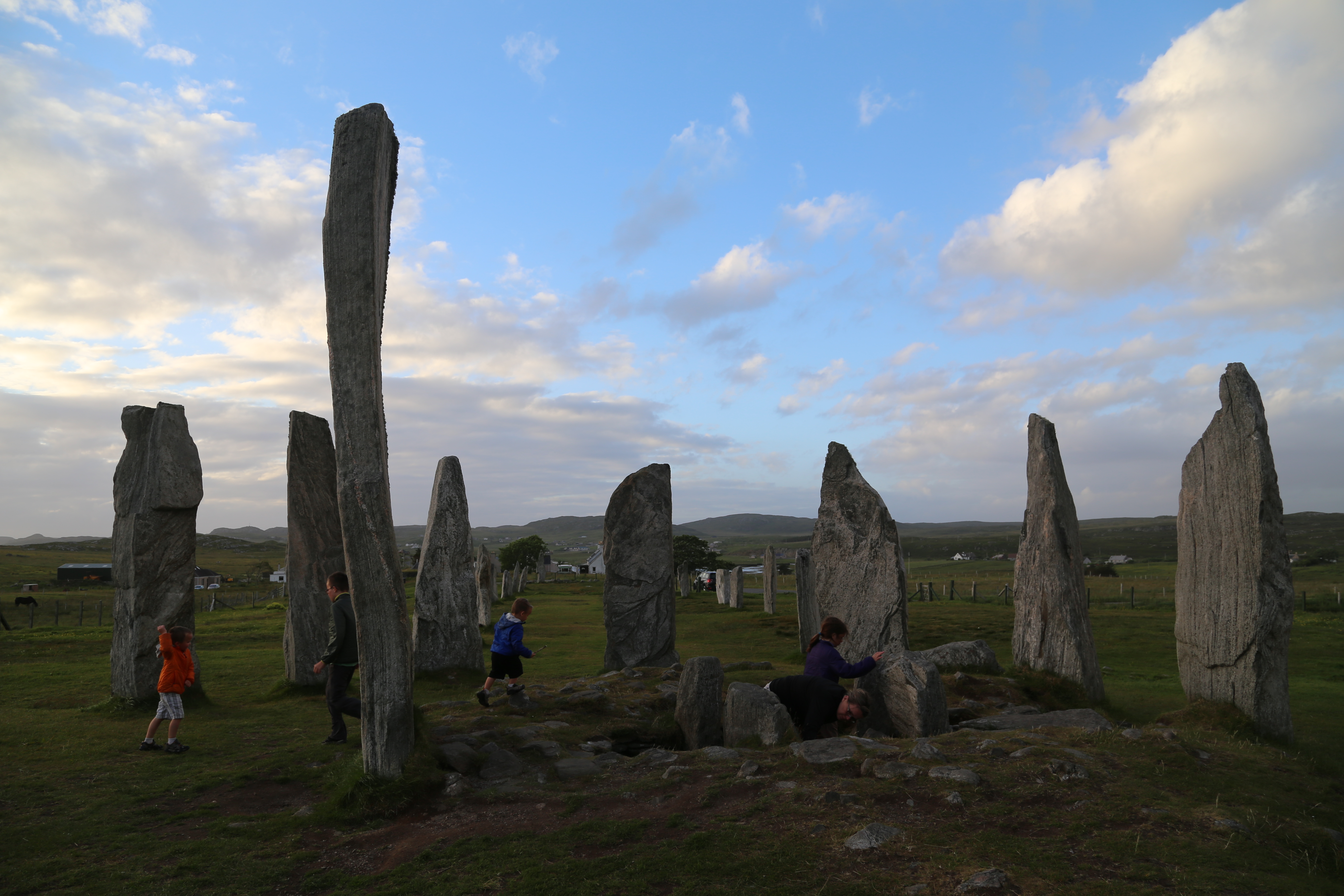 2014 Europe Trip Day 29 - Scotland (Callanish Standing Stones, Dun Carloway Broch, Gearrannan Blackhouse Village, Harris Tweed Weaving Loom, Dailbeag Beach, Arnol Black House, Breanish Tweed, Peat, Steinacleit, Bridge to Nowhere, Traigh Mhor, Rainbow)