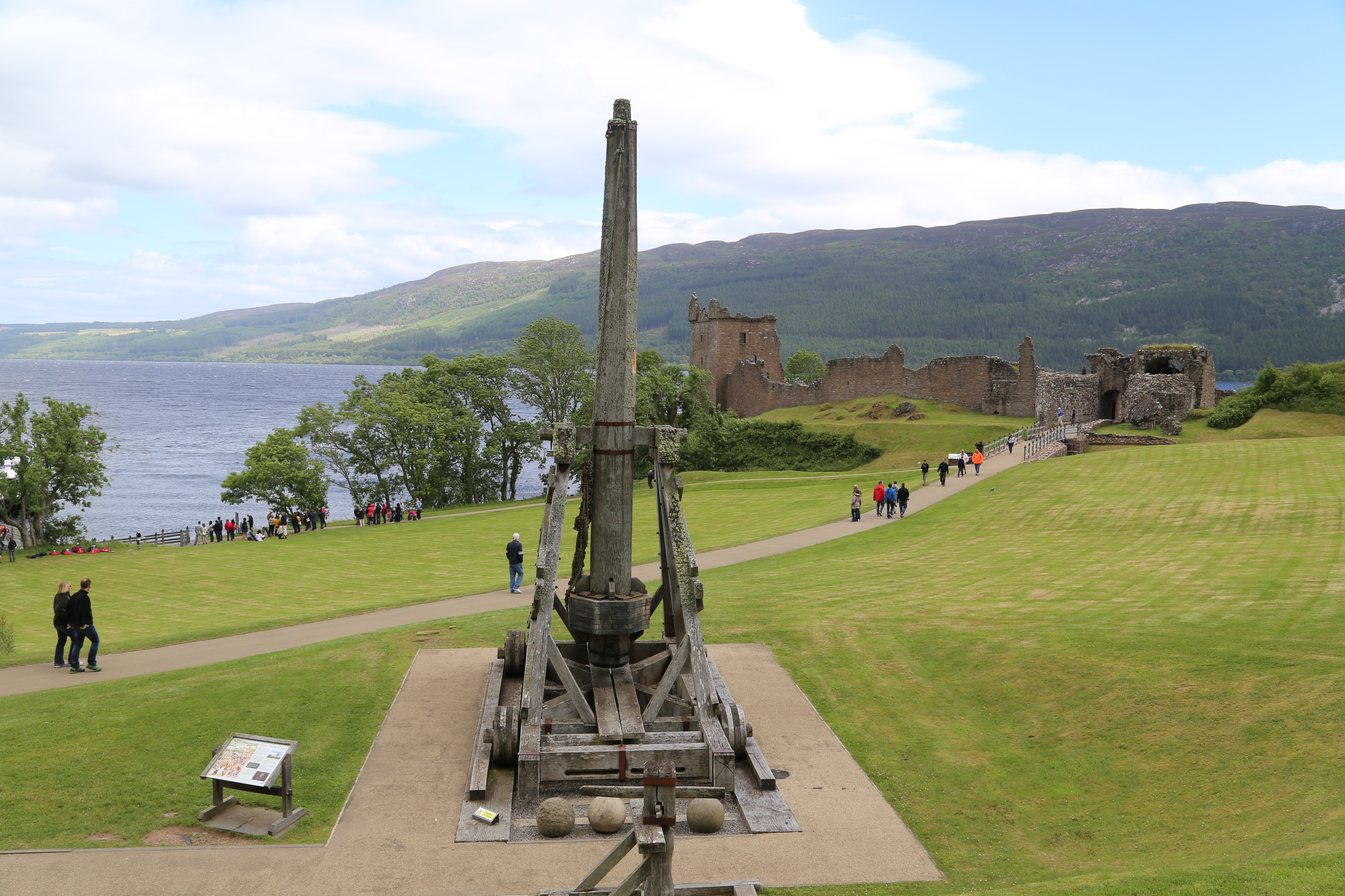 2014 Europe Trip Day 30 - Scotland (Stornoway-Ullapool Ferry, Abhainn Droma, Lilt, Vimto Mini Bonbons, The Loch Ness Centre & Exhibition, Loch Ness Monster, Urquhart Castle, Brodie Castle, Bayview Hotel, Cullen Skink Soup (Smoked Haddock), Cullen Harbour)