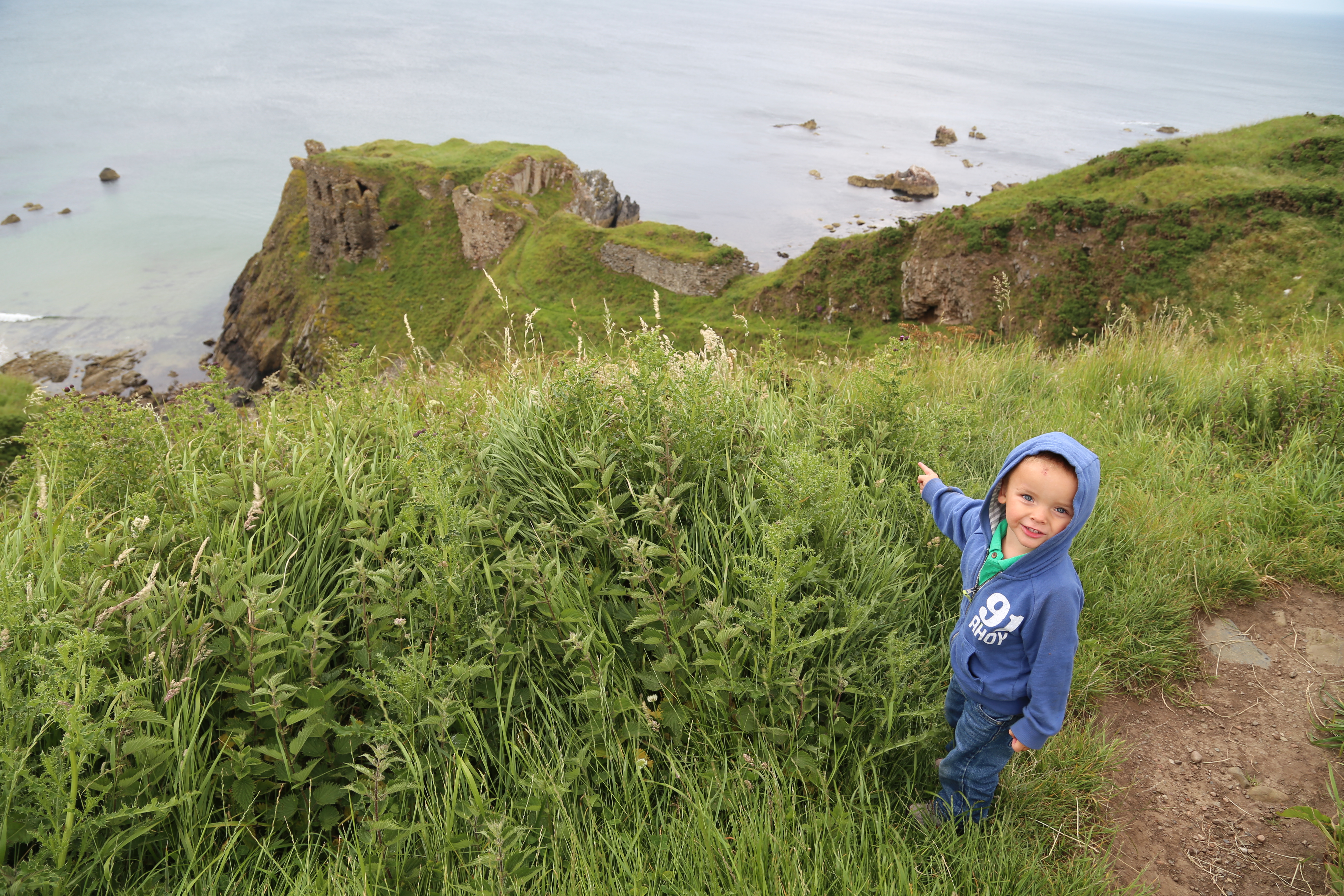 2014 Europe Trip Day 31 - Scotland (Findlater Castle, Huntly, Scottish Meat Pies, Huntly Castle, Huntly Missionary Flat, Searching For Davie McTavish's Grave, Dunnottar Castle, July 4th Treat: McDonalds & How To Train Your Dragon 2 Movie, Anstruther)