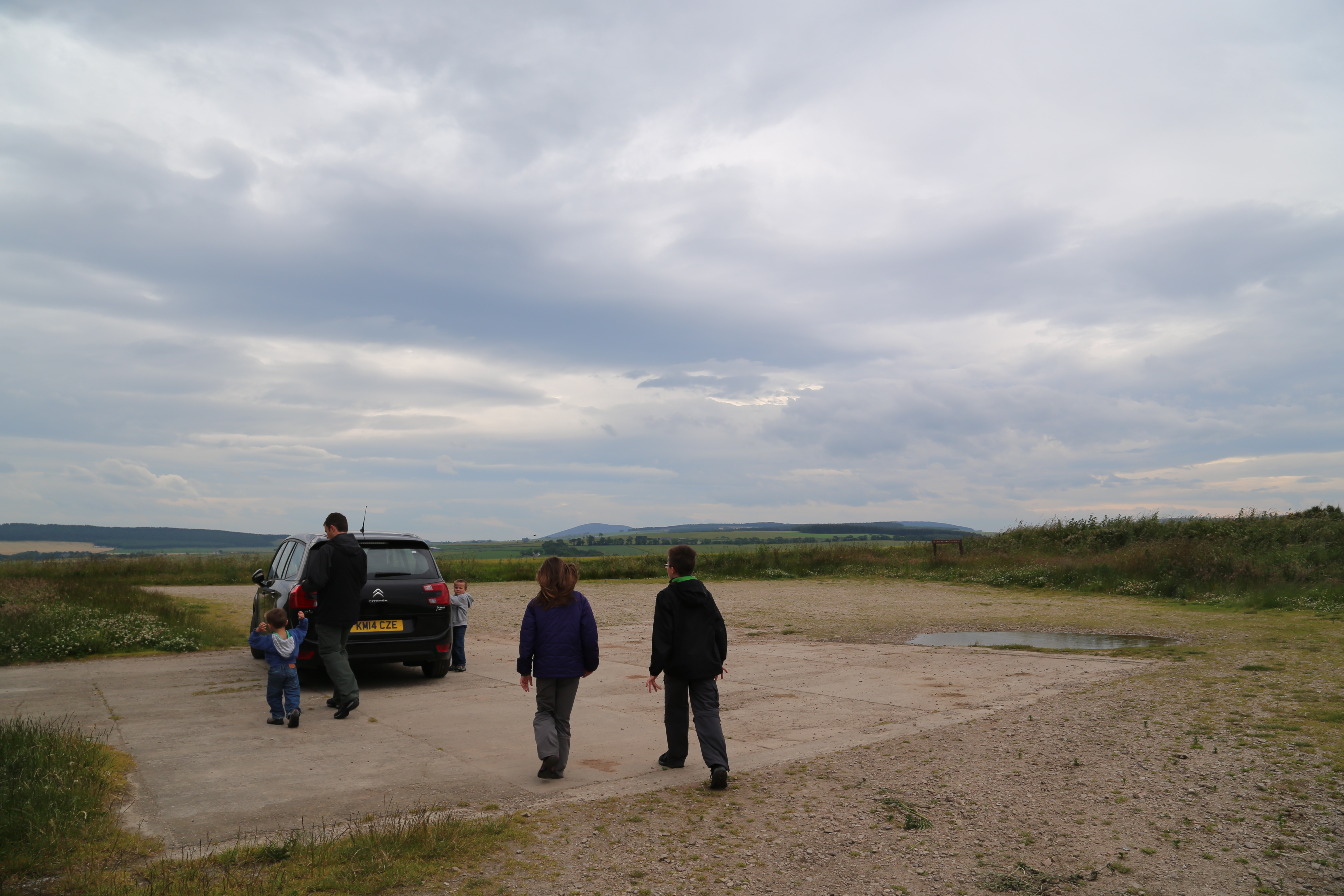 2014 Europe Trip Day 31 - Scotland (Findlater Castle, Huntly, Scottish Meat Pies, Huntly Castle, Huntly Missionary Flat, Searching For Davie McTavish's Grave, Dunnottar Castle, July 4th Treat: McDonalds & How To Train Your Dragon 2 Movie, Anstruther)