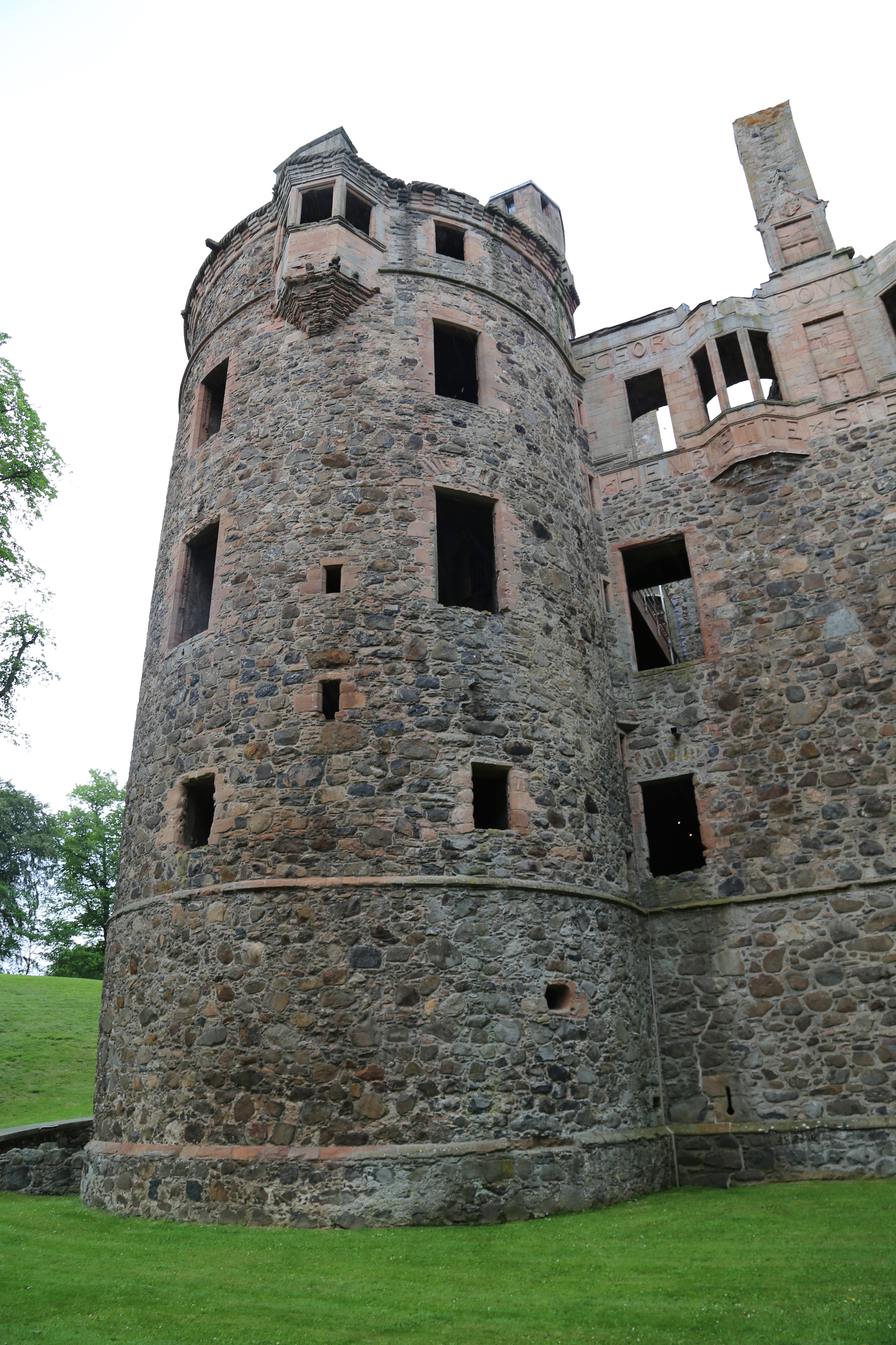 2014 Europe Trip Day 31 - Scotland (Findlater Castle, Huntly, Scottish Meat Pies, Huntly Castle, Huntly Missionary Flat, Searching For Davie McTavish's Grave, Dunnottar Castle, July 4th Treat: McDonalds & How To Train Your Dragon 2 Movie, Anstruther)