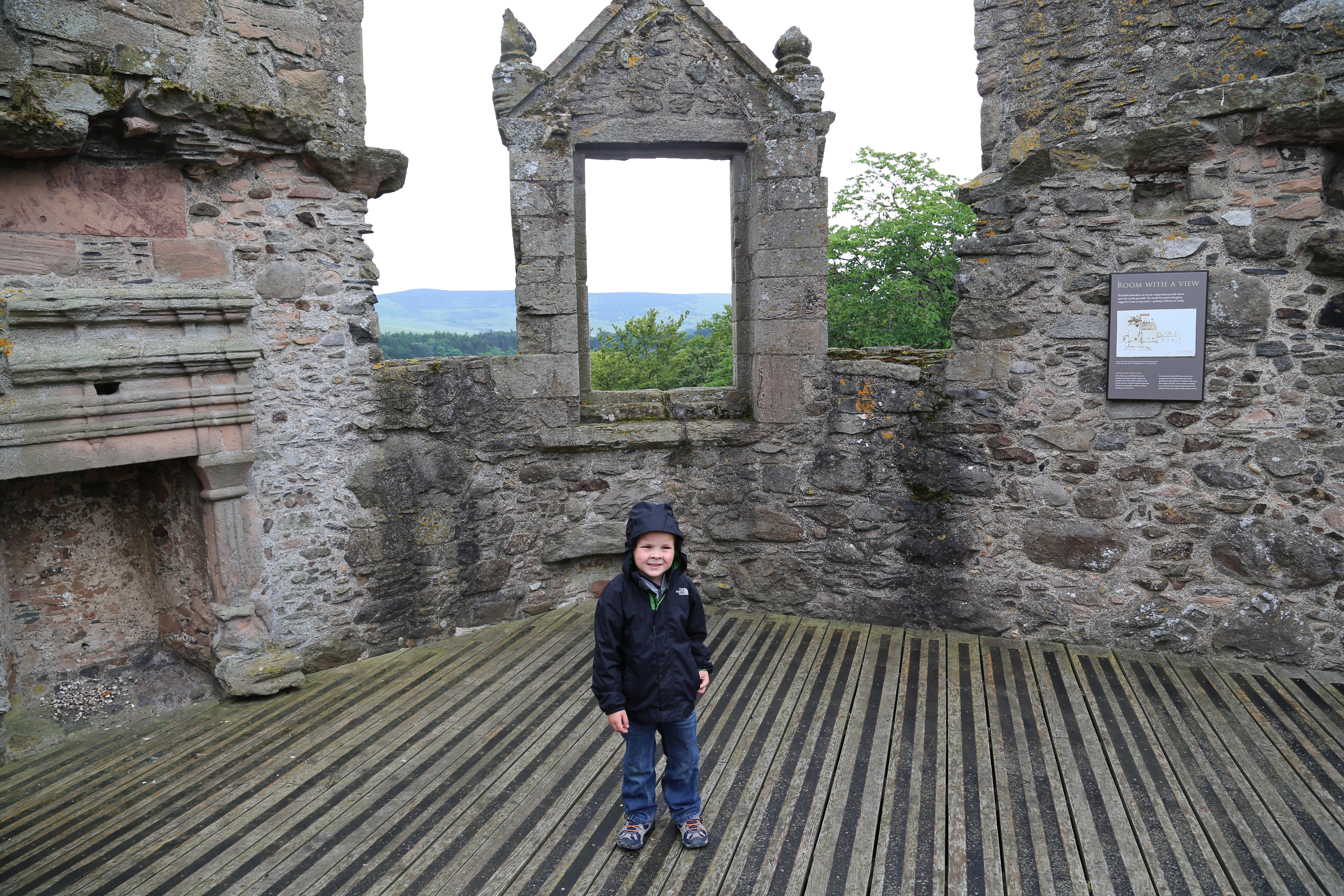 2014 Europe Trip Day 31 - Scotland (Findlater Castle, Huntly, Scottish Meat Pies, Huntly Castle, Huntly Missionary Flat, Searching For Davie McTavish's Grave, Dunnottar Castle, July 4th Treat: McDonalds & How To Train Your Dragon 2 Movie, Anstruther)