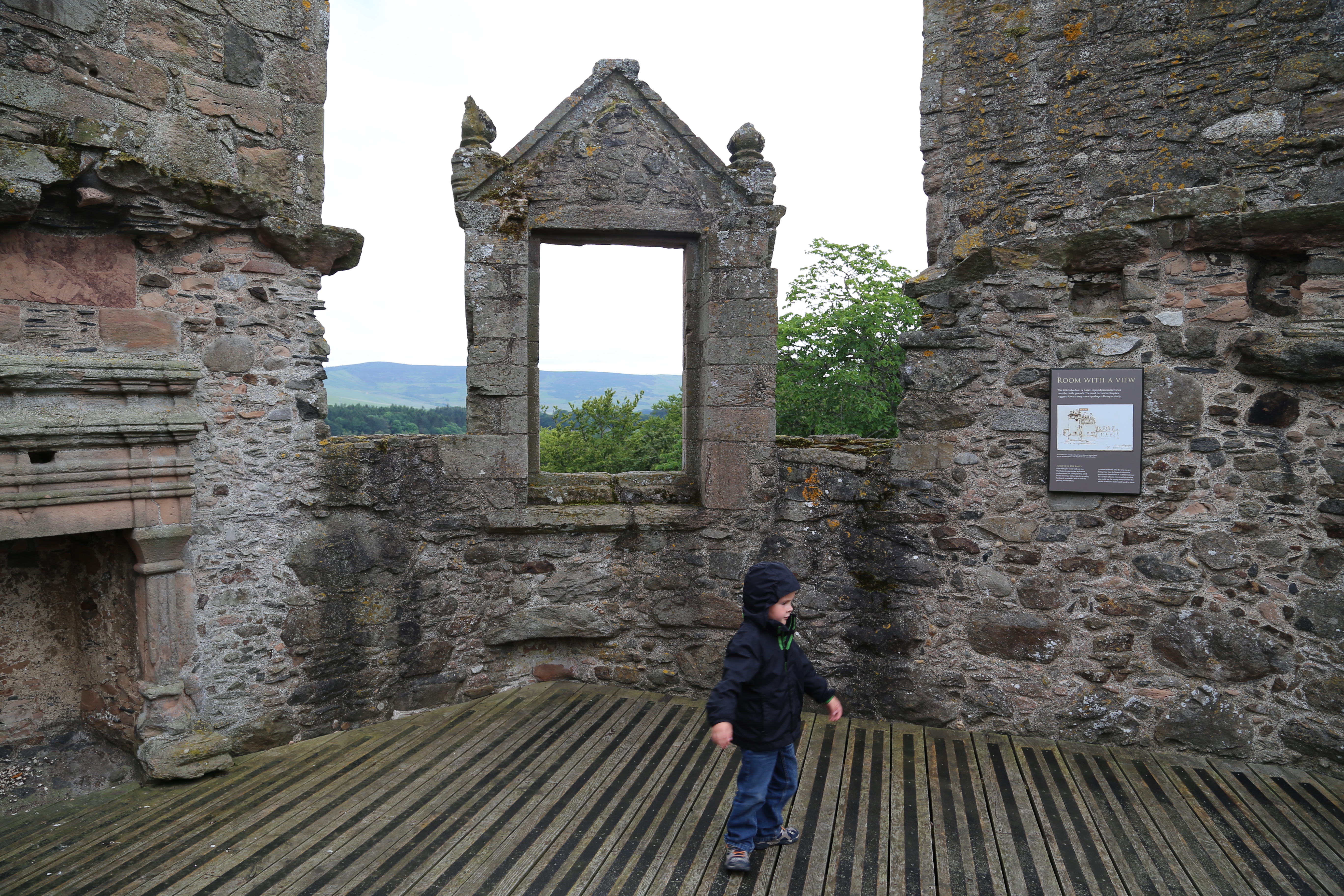 2014 Europe Trip Day 31 - Scotland (Findlater Castle, Huntly, Scottish Meat Pies, Huntly Castle, Huntly Missionary Flat, Searching For Davie McTavish's Grave, Dunnottar Castle, July 4th Treat: McDonalds & How To Train Your Dragon 2 Movie, Anstruther)