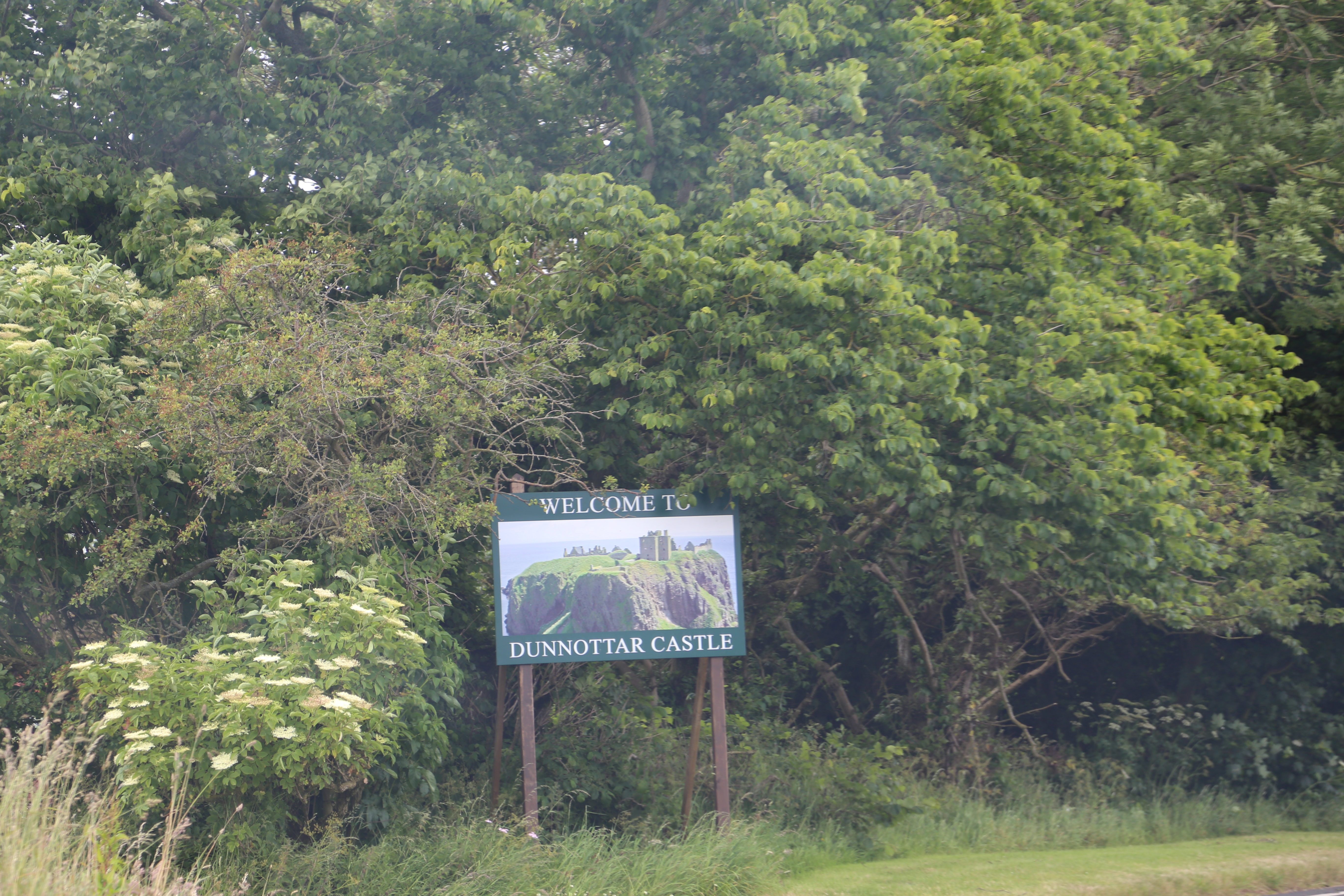 2014 Europe Trip Day 31 - Scotland (Findlater Castle, Huntly, Scottish Meat Pies, Huntly Castle, Huntly Missionary Flat, Searching For Davie McTavish's Grave, Dunnottar Castle, July 4th Treat: McDonalds & How To Train Your Dragon 2 Movie, Anstruther)