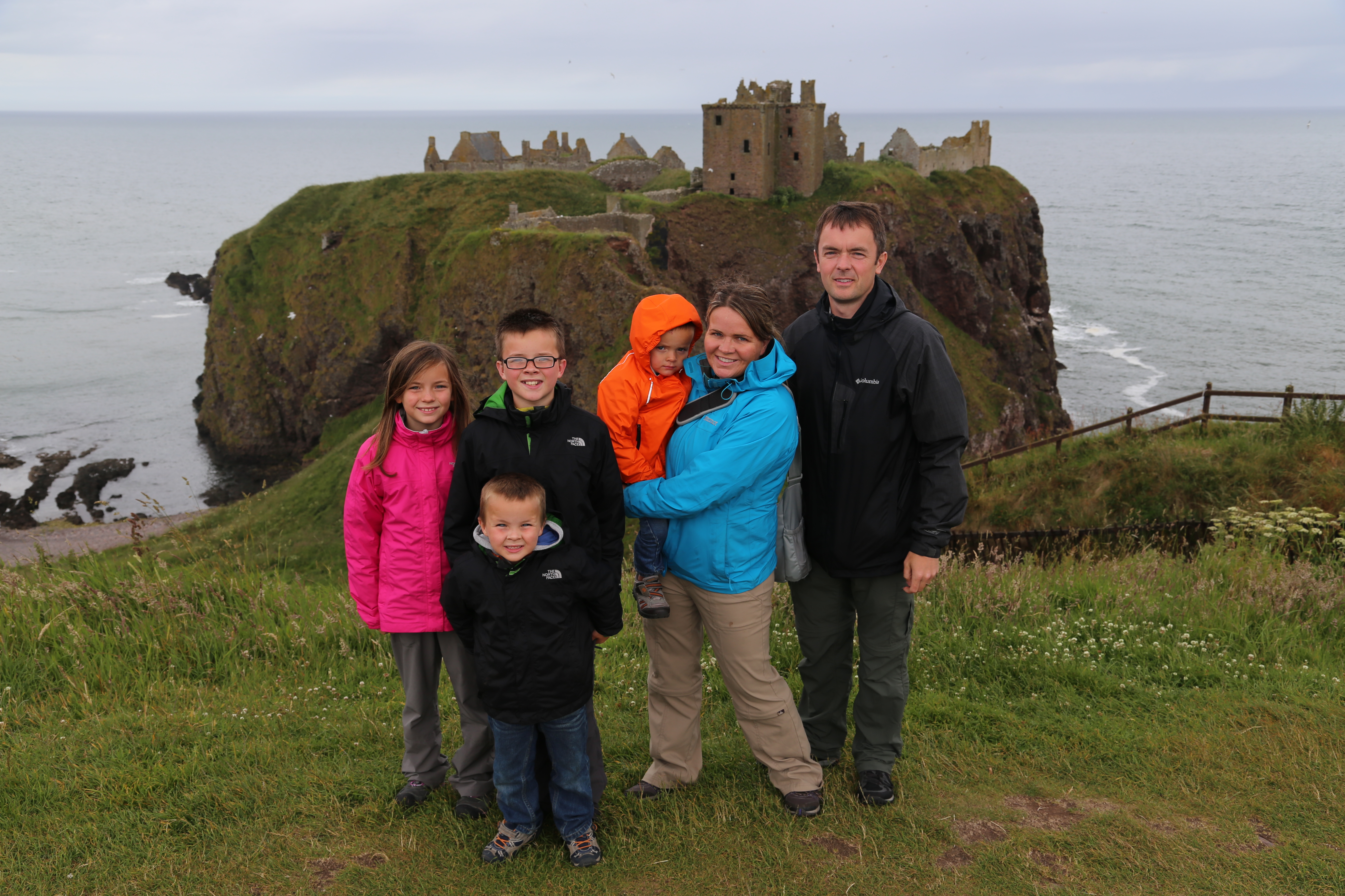 2014 Europe Trip Day 31 - Scotland (Findlater Castle, Huntly, Scottish Meat Pies, Huntly Castle, Huntly Missionary Flat, Searching For Davie McTavish's Grave, Dunnottar Castle, July 4th Treat: McDonalds & How To Train Your Dragon 2 Movie, Anstruther)