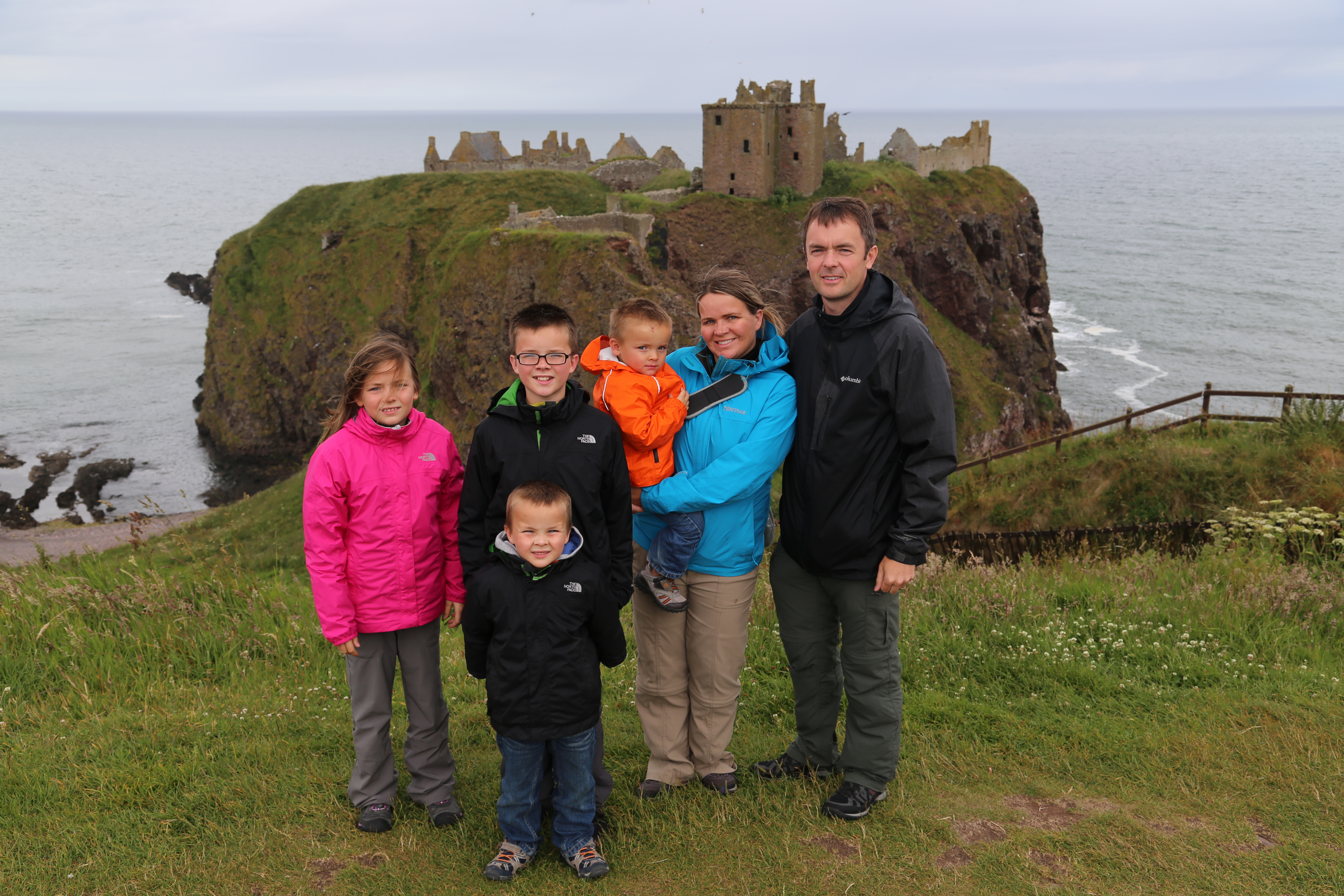 2014 Europe Trip Day 31 - Scotland (Findlater Castle, Huntly, Scottish Meat Pies, Huntly Castle, Huntly Missionary Flat, Searching For Davie McTavish's Grave, Dunnottar Castle, July 4th Treat: McDonalds & How To Train Your Dragon 2 Movie, Anstruther)