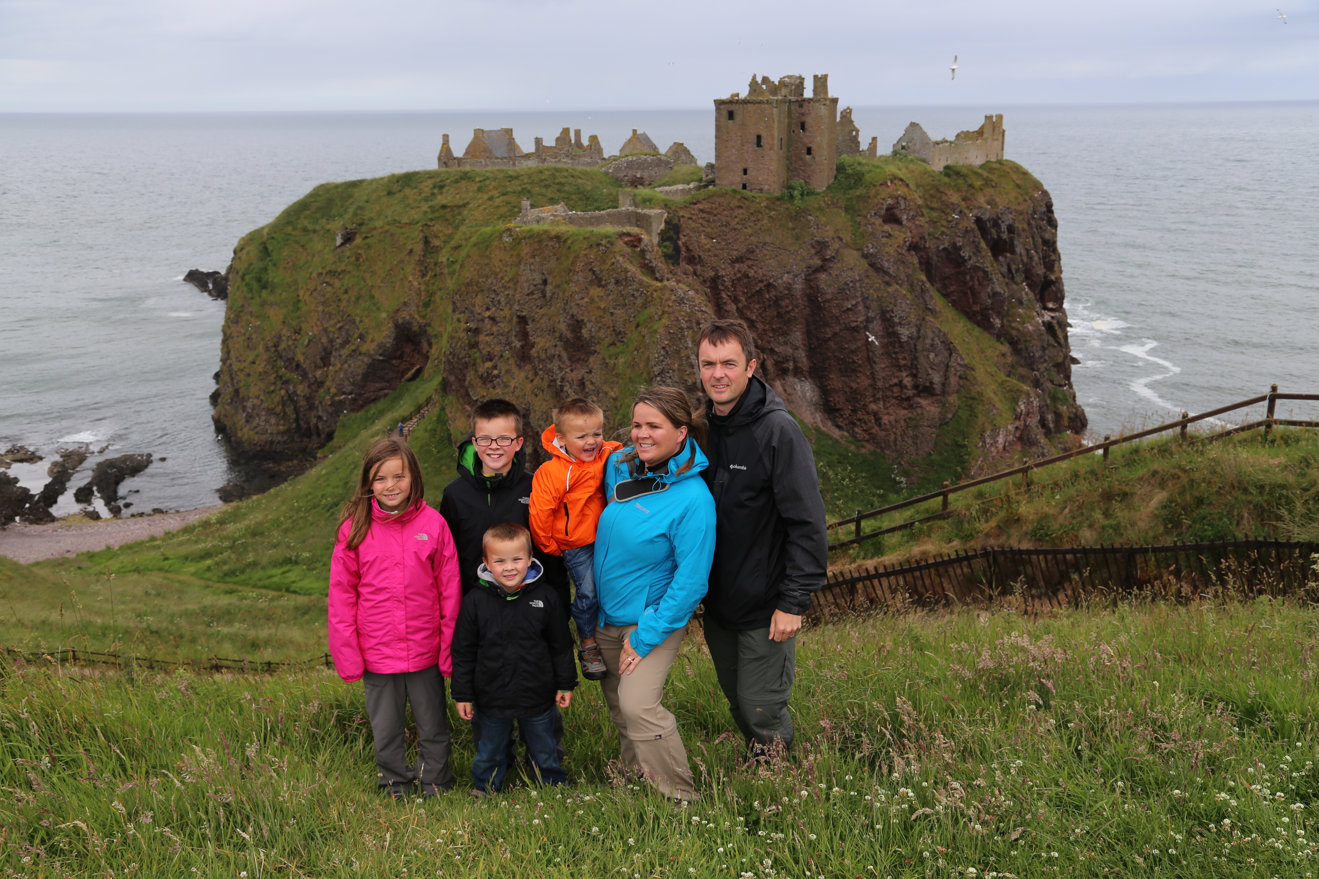 2014 Europe Trip Day 31 - Scotland (Findlater Castle, Huntly, Scottish Meat Pies, Huntly Castle, Huntly Missionary Flat, Searching For Davie McTavish's Grave, Dunnottar Castle, July 4th Treat: McDonalds & How To Train Your Dragon 2 Movie, Anstruther)