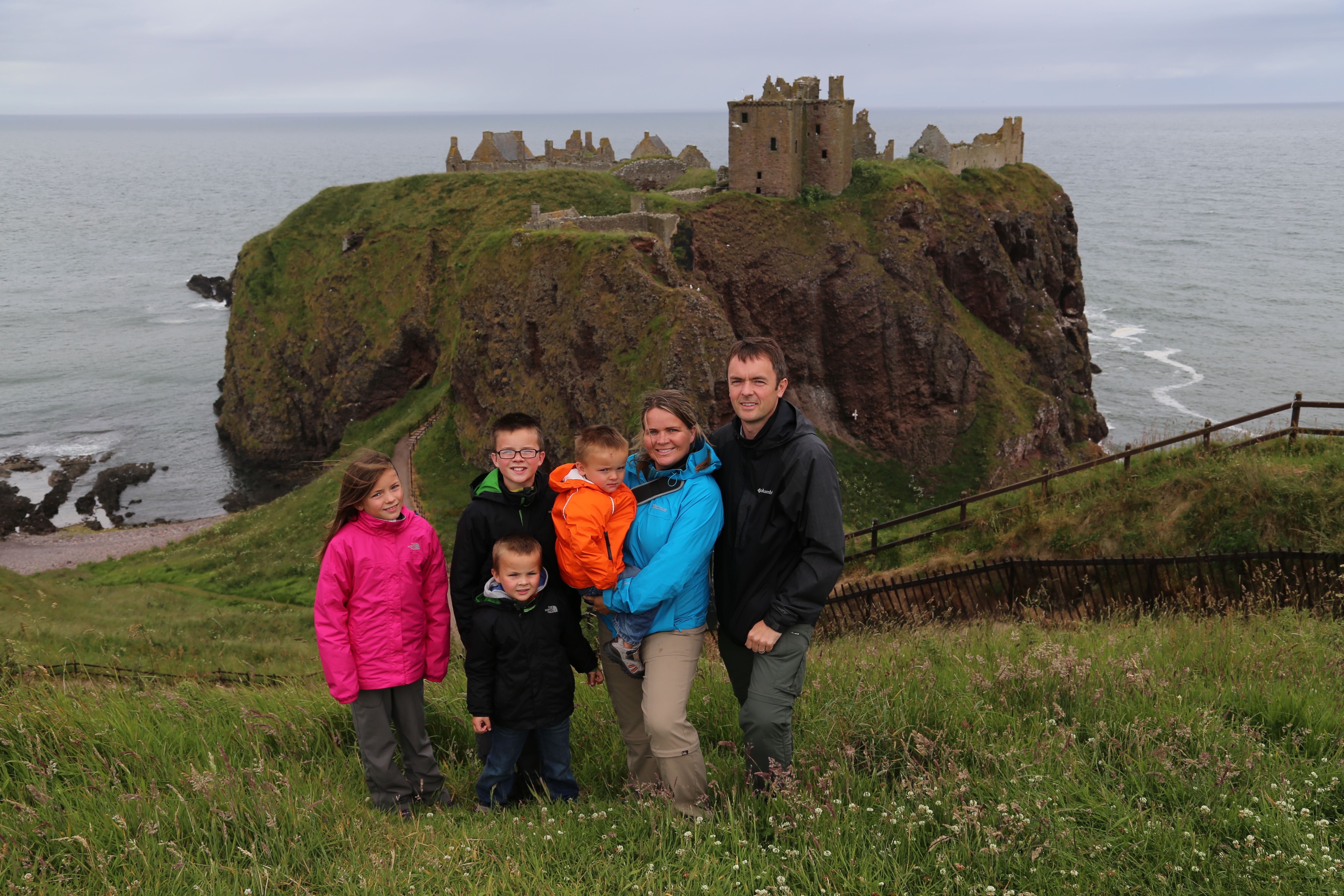 2014 Europe Trip Day 31 - Scotland (Findlater Castle, Huntly, Scottish Meat Pies, Huntly Castle, Huntly Missionary Flat, Searching For Davie McTavish's Grave, Dunnottar Castle, July 4th Treat: McDonalds & How To Train Your Dragon 2 Movie, Anstruther)