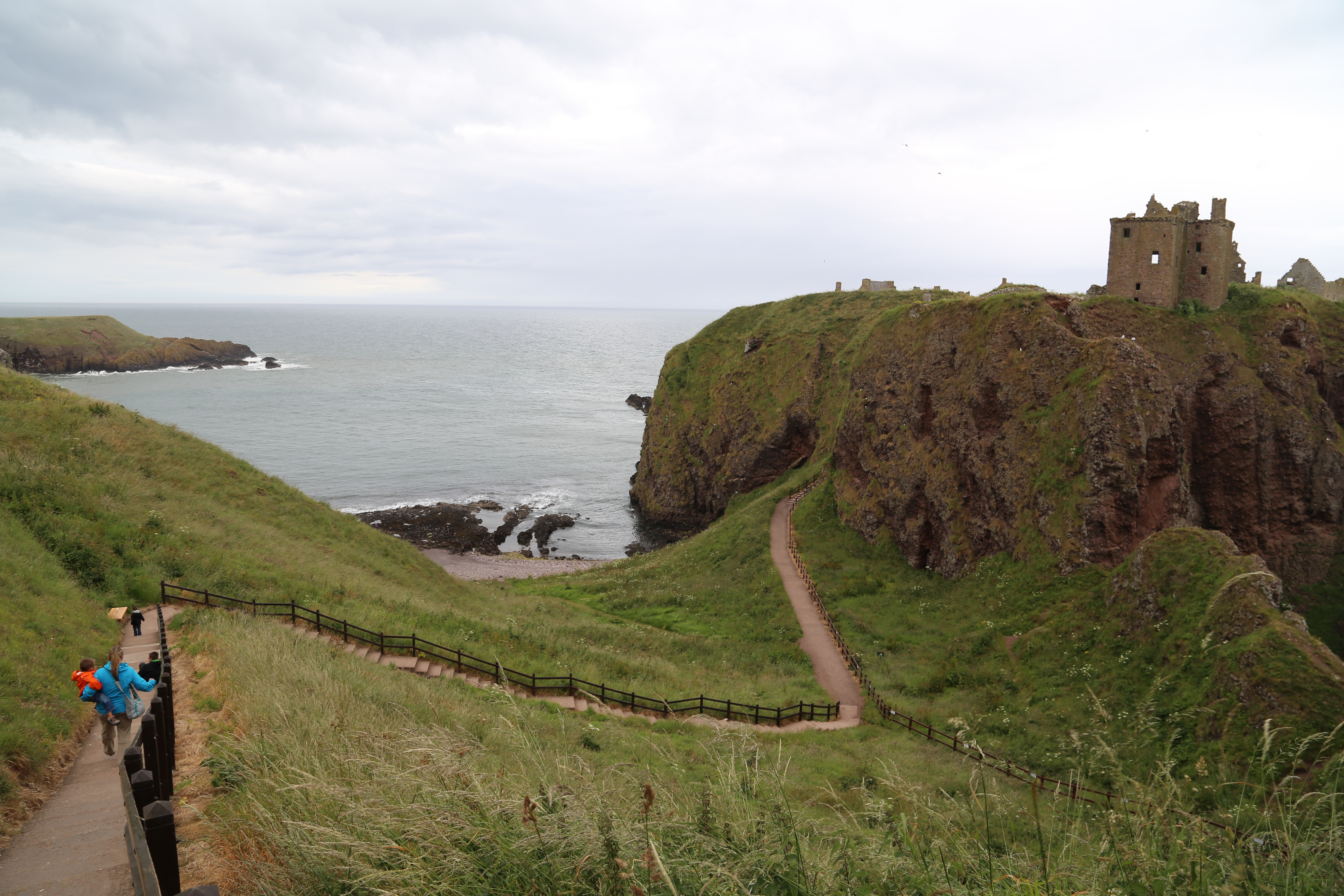 2014 Europe Trip Day 31 - Scotland (Findlater Castle, Huntly, Scottish Meat Pies, Huntly Castle, Huntly Missionary Flat, Searching For Davie McTavish's Grave, Dunnottar Castle, July 4th Treat: McDonalds & How To Train Your Dragon 2 Movie, Anstruther)