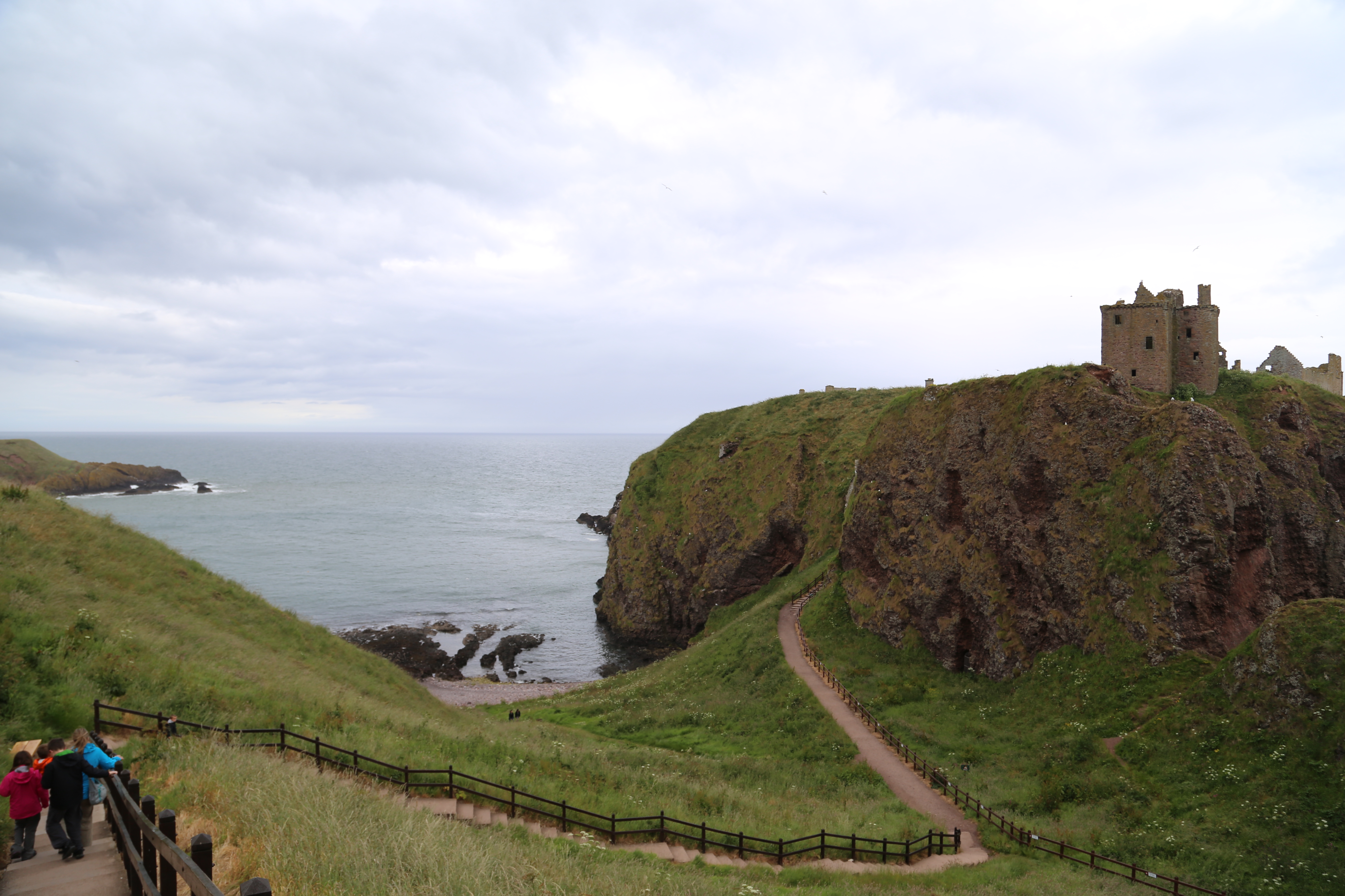 2014 Europe Trip Day 31 - Scotland (Findlater Castle, Huntly, Scottish Meat Pies, Huntly Castle, Huntly Missionary Flat, Searching For Davie McTavish's Grave, Dunnottar Castle, July 4th Treat: McDonalds & How To Train Your Dragon 2 Movie, Anstruther)