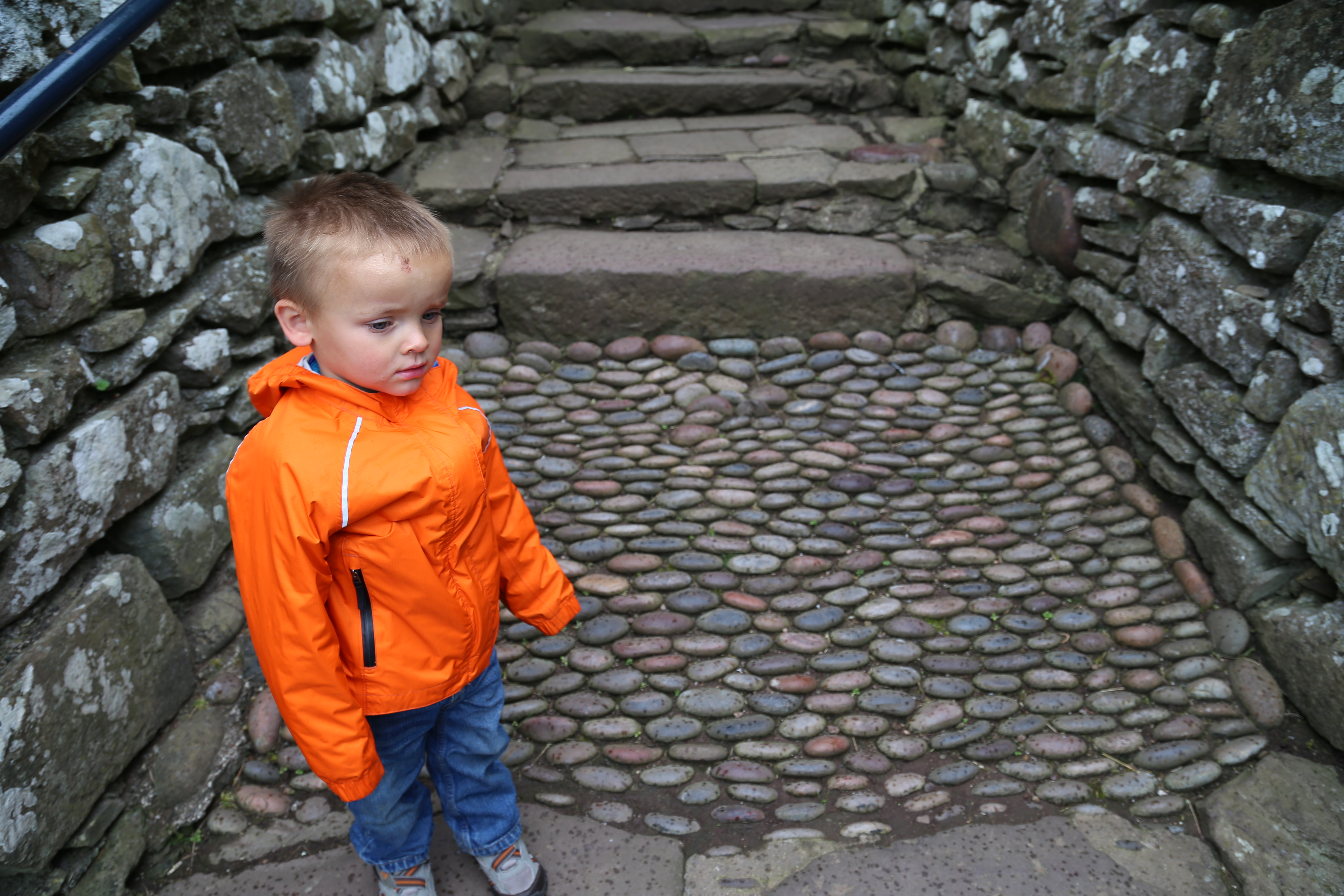 2014 Europe Trip Day 31 - Scotland (Findlater Castle, Huntly, Scottish Meat Pies, Huntly Castle, Huntly Missionary Flat, Searching For Davie McTavish's Grave, Dunnottar Castle, July 4th Treat: McDonalds & How To Train Your Dragon 2 Movie, Anstruther)