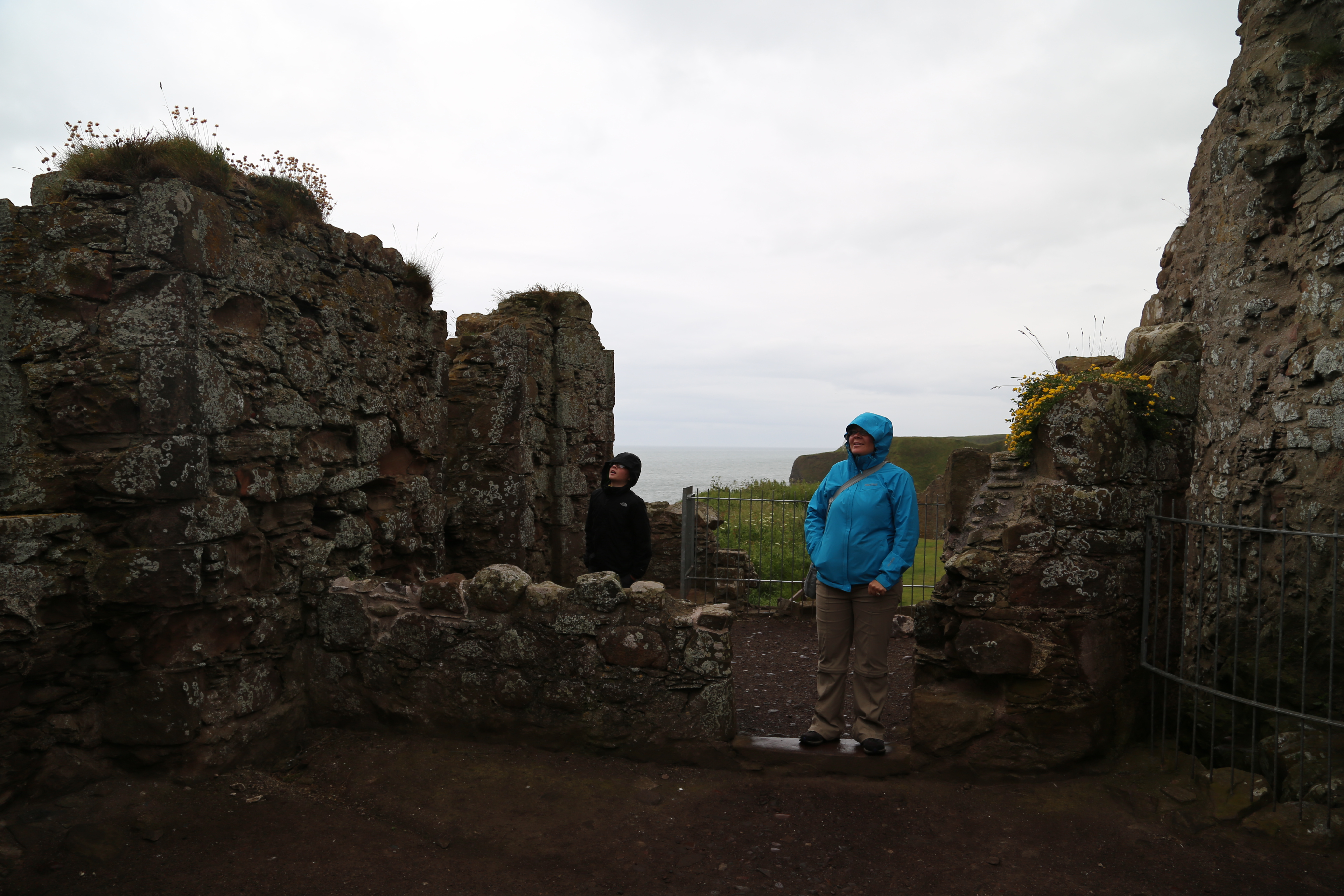 2014 Europe Trip Day 31 - Scotland (Findlater Castle, Huntly, Scottish Meat Pies, Huntly Castle, Huntly Missionary Flat, Searching For Davie McTavish's Grave, Dunnottar Castle, July 4th Treat: McDonalds & How To Train Your Dragon 2 Movie, Anstruther)