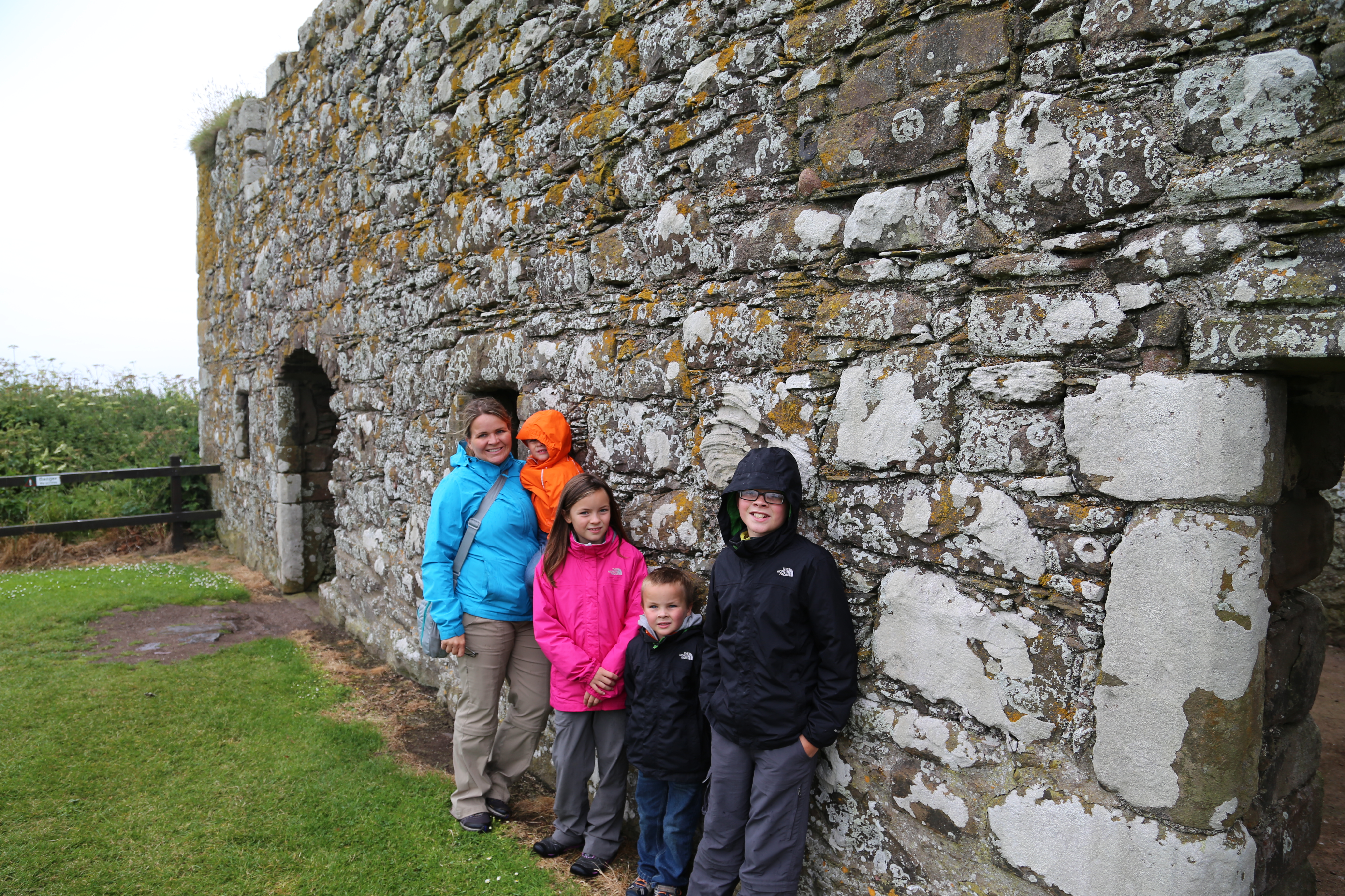 2014 Europe Trip Day 31 - Scotland (Findlater Castle, Huntly, Scottish Meat Pies, Huntly Castle, Huntly Missionary Flat, Searching For Davie McTavish's Grave, Dunnottar Castle, July 4th Treat: McDonalds & How To Train Your Dragon 2 Movie, Anstruther)