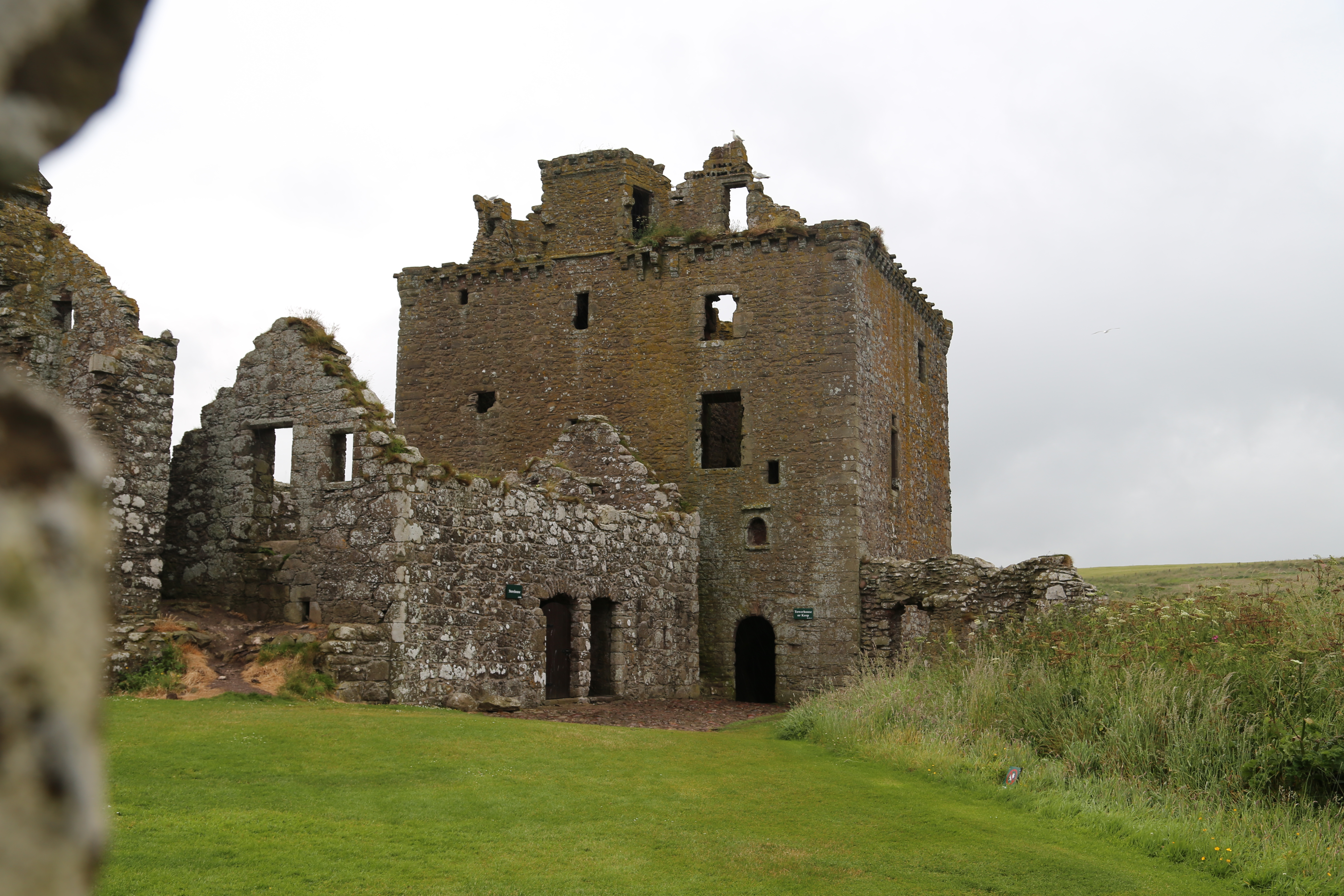 2014 Europe Trip Day 31 - Scotland (Findlater Castle, Huntly, Scottish Meat Pies, Huntly Castle, Huntly Missionary Flat, Searching For Davie McTavish's Grave, Dunnottar Castle, July 4th Treat: McDonalds & How To Train Your Dragon 2 Movie, Anstruther)