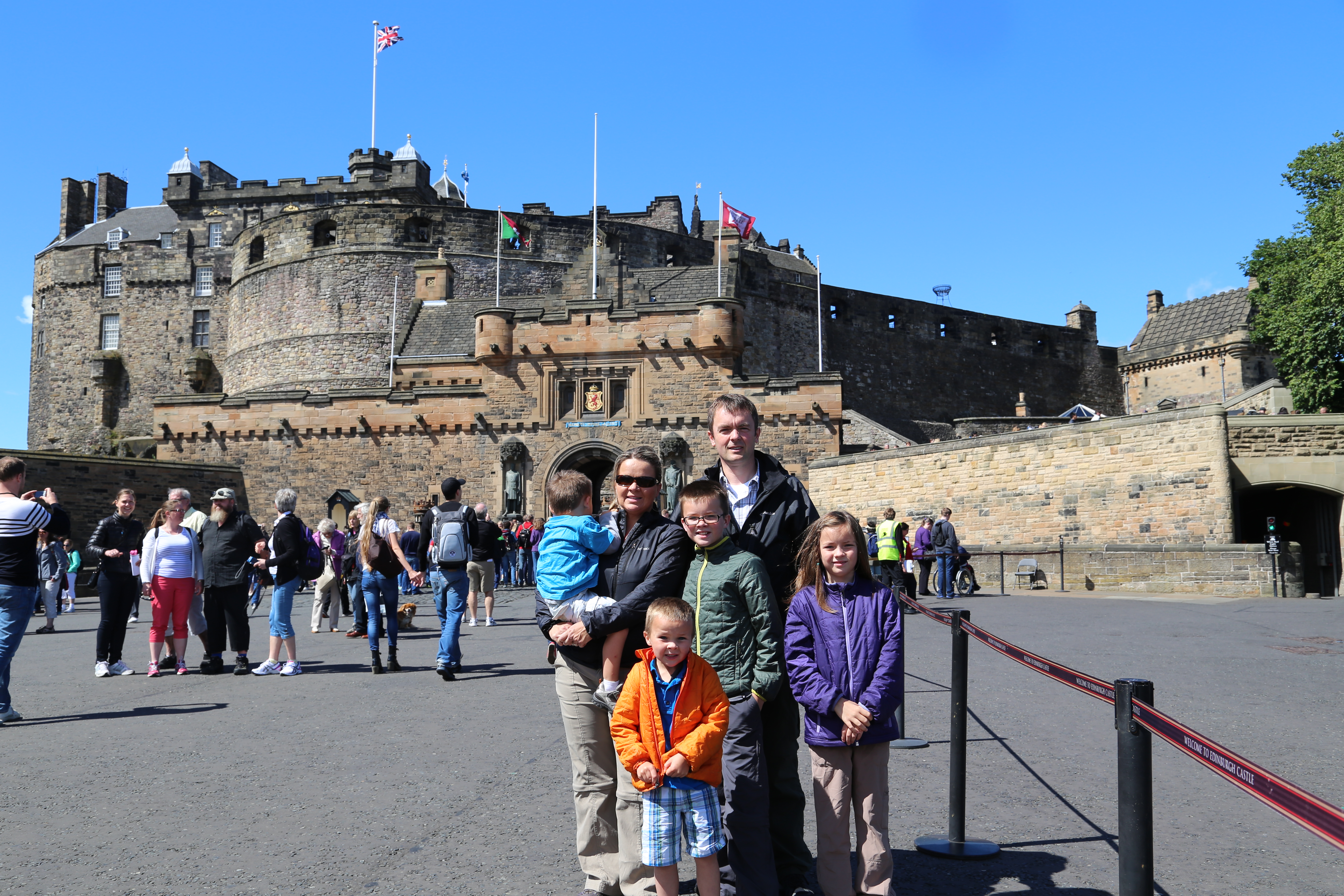 2014 Europe Trip Day 33 - Scotland (Edinburgh Street Buskers, High Street, Bagpipes, Edinburgh Castle, Camera Obscura & World of Illusions, St Giles' Cathedral, Indian Food, Scottish Thistle (National Flower), Scott Monument, Princes Street, Calton Hill)