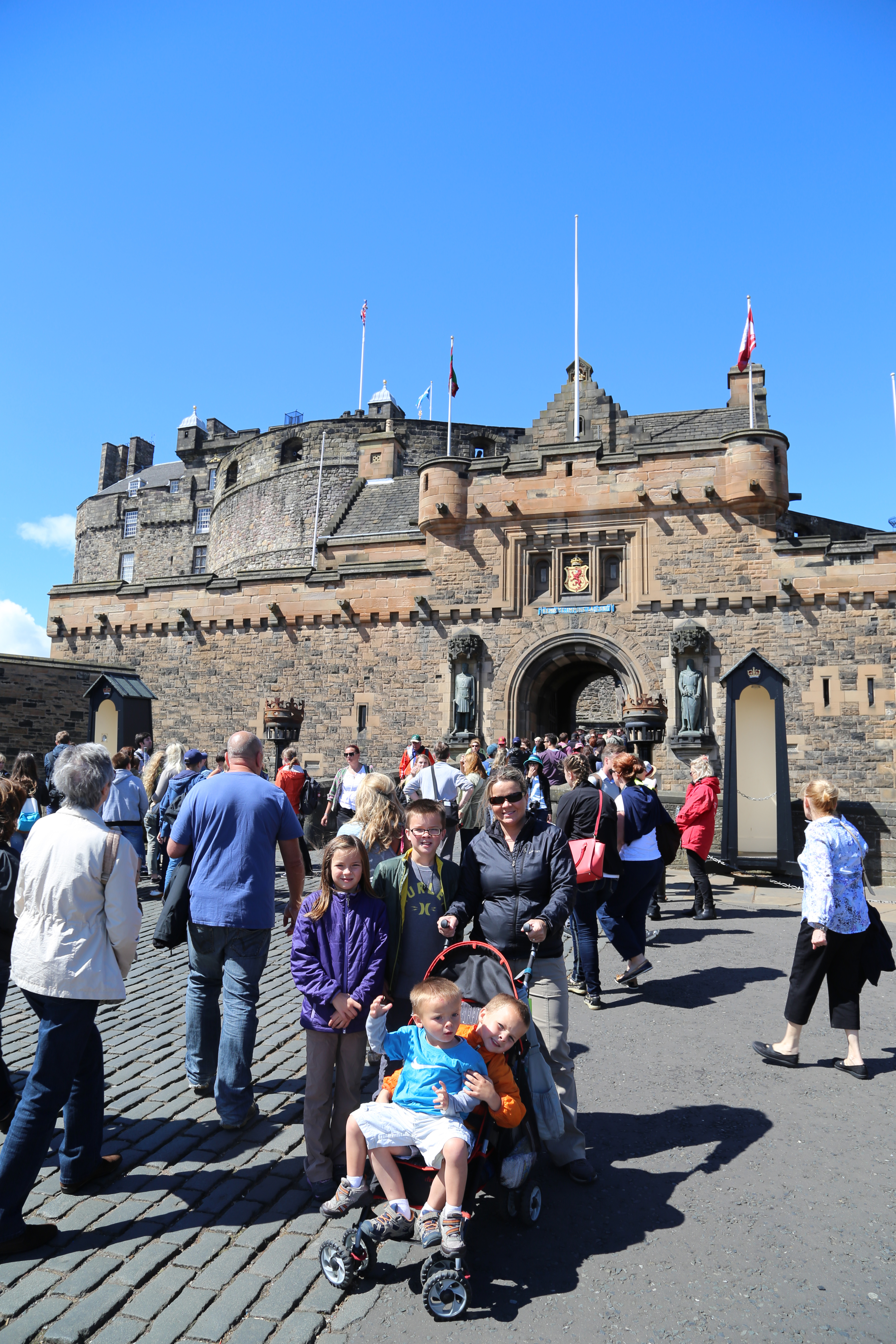 2014 Europe Trip Day 33 - Scotland (Edinburgh Street Buskers, High Street, Bagpipes, Edinburgh Castle, Camera Obscura & World of Illusions, St Giles' Cathedral, Indian Food, Scottish Thistle (National Flower), Scott Monument, Princes Street, Calton Hill)