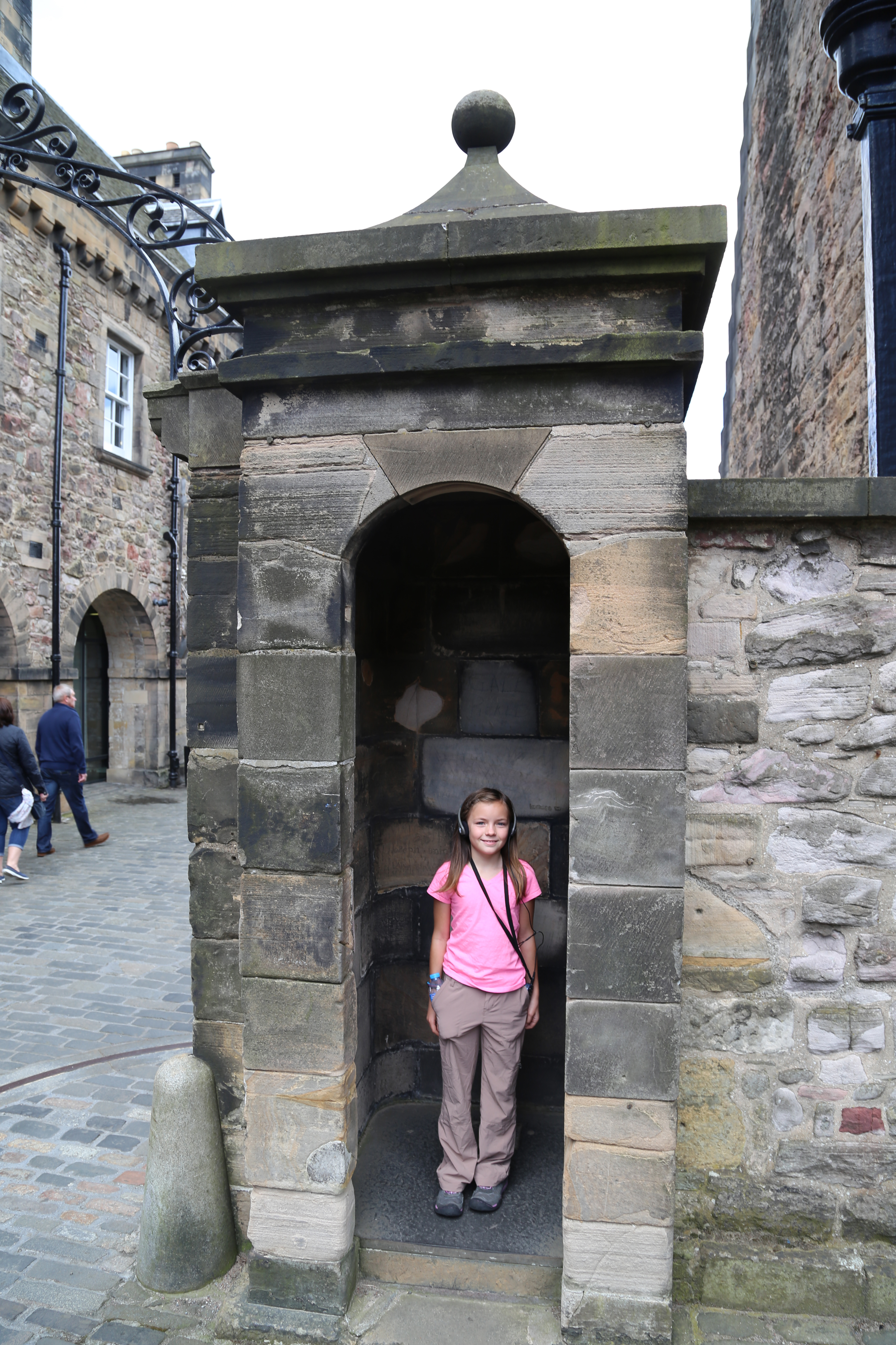 2014 Europe Trip Day 33 - Scotland (Edinburgh Street Buskers, High Street, Bagpipes, Edinburgh Castle, Camera Obscura & World of Illusions, St Giles' Cathedral, Indian Food, Scottish Thistle (National Flower), Scott Monument, Princes Street, Calton Hill)