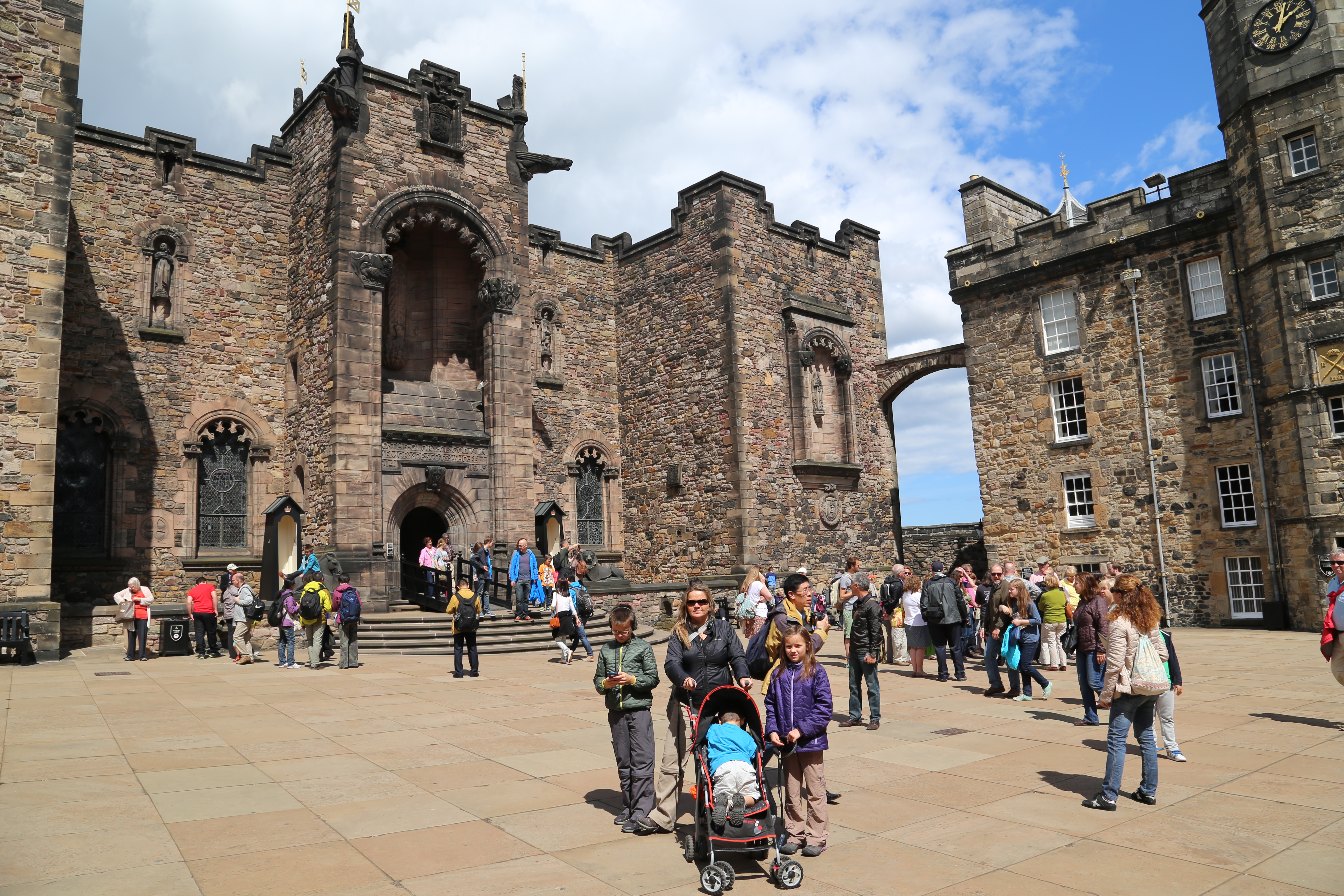 2014 Europe Trip Day 33 - Scotland (Edinburgh Street Buskers, High Street, Bagpipes, Edinburgh Castle, Camera Obscura & World of Illusions, St Giles' Cathedral, Indian Food, Scottish Thistle (National Flower), Scott Monument, Princes Street, Calton Hill)