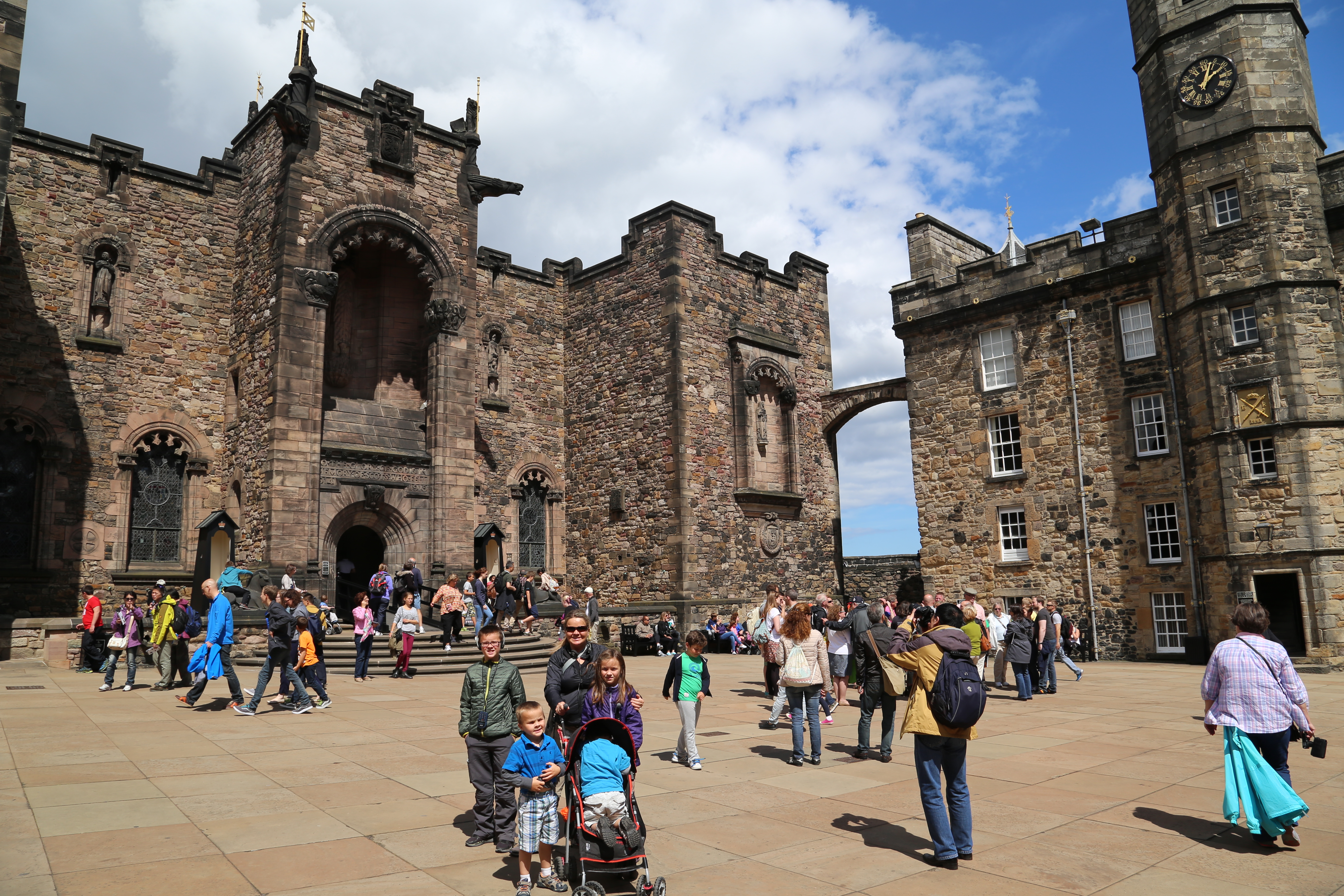 2014 Europe Trip Day 33 - Scotland (Edinburgh Street Buskers, High Street, Bagpipes, Edinburgh Castle, Camera Obscura & World of Illusions, St Giles' Cathedral, Indian Food, Scottish Thistle (National Flower), Scott Monument, Princes Street, Calton Hill)