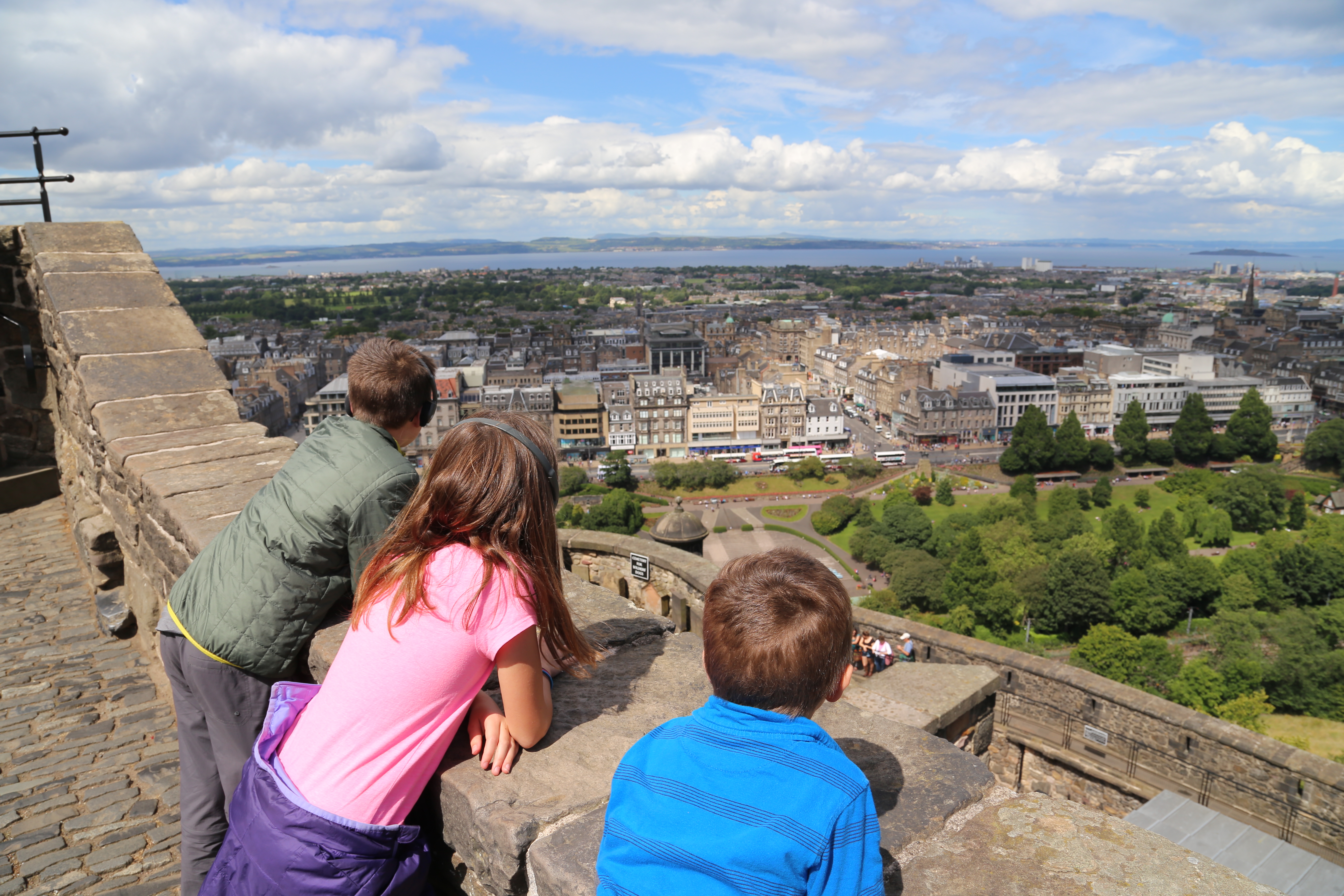 2014 Europe Trip Day 33 - Scotland (Edinburgh Street Buskers, High Street, Bagpipes, Edinburgh Castle, Camera Obscura & World of Illusions, St Giles' Cathedral, Indian Food, Scottish Thistle (National Flower), Scott Monument, Princes Street, Calton Hill)