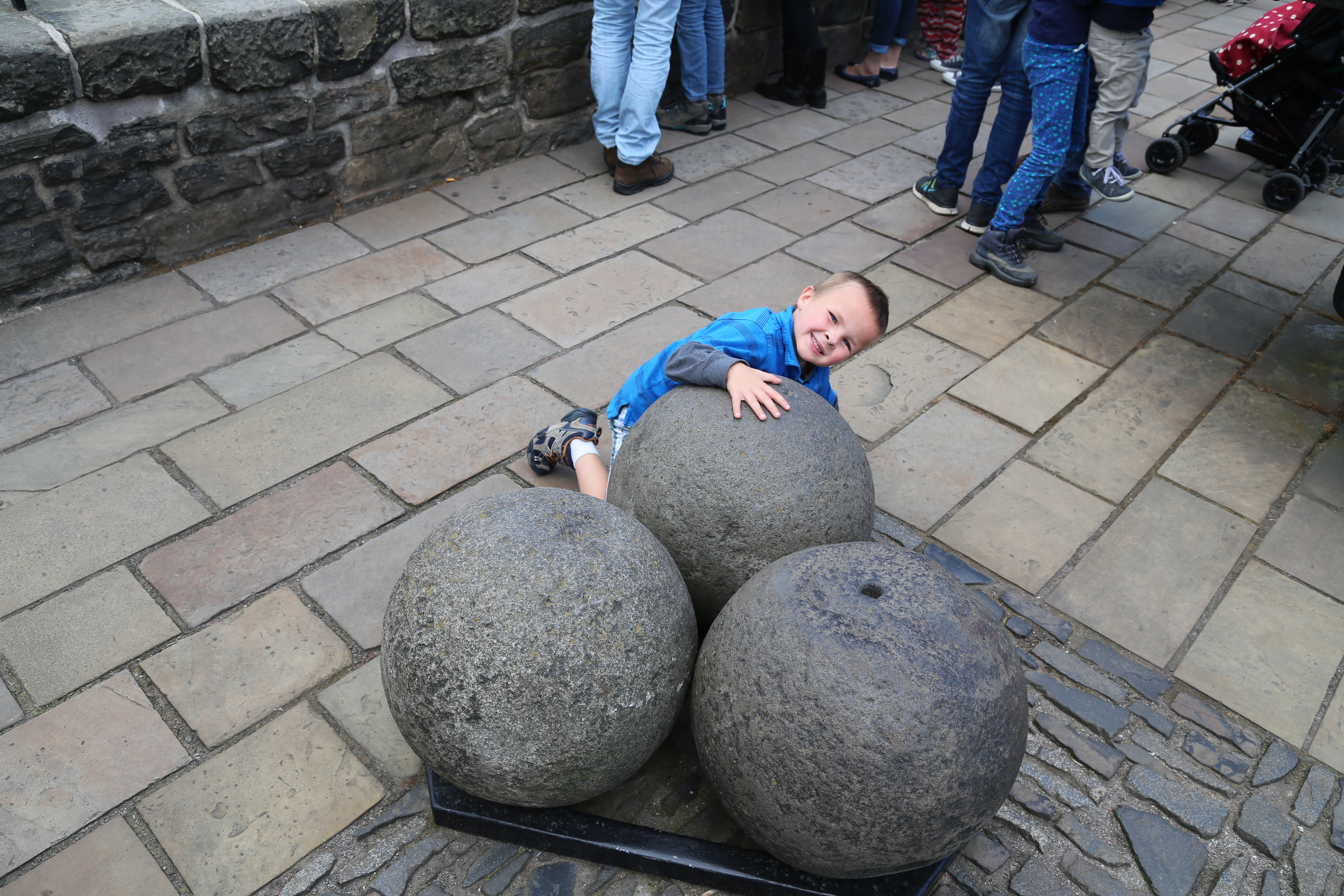 2014 Europe Trip Day 33 - Scotland (Edinburgh Street Buskers, High Street, Bagpipes, Edinburgh Castle, Camera Obscura & World of Illusions, St Giles' Cathedral, Indian Food, Scottish Thistle (National Flower), Scott Monument, Princes Street, Calton Hill)