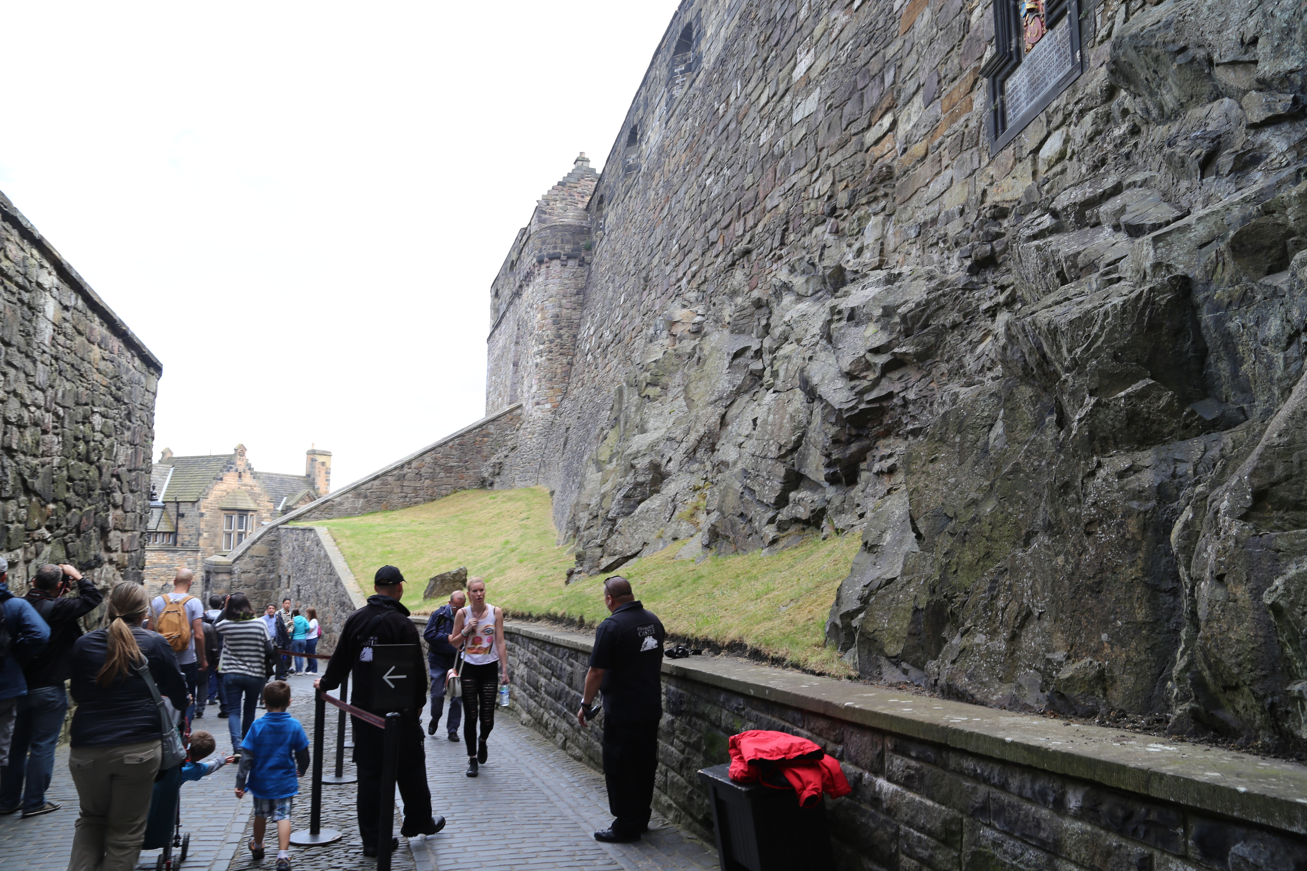 2014 Europe Trip Day 33 - Scotland (Edinburgh Street Buskers, High Street, Bagpipes, Edinburgh Castle, Camera Obscura & World of Illusions, St Giles' Cathedral, Indian Food, Scottish Thistle (National Flower), Scott Monument, Princes Street, Calton Hill)