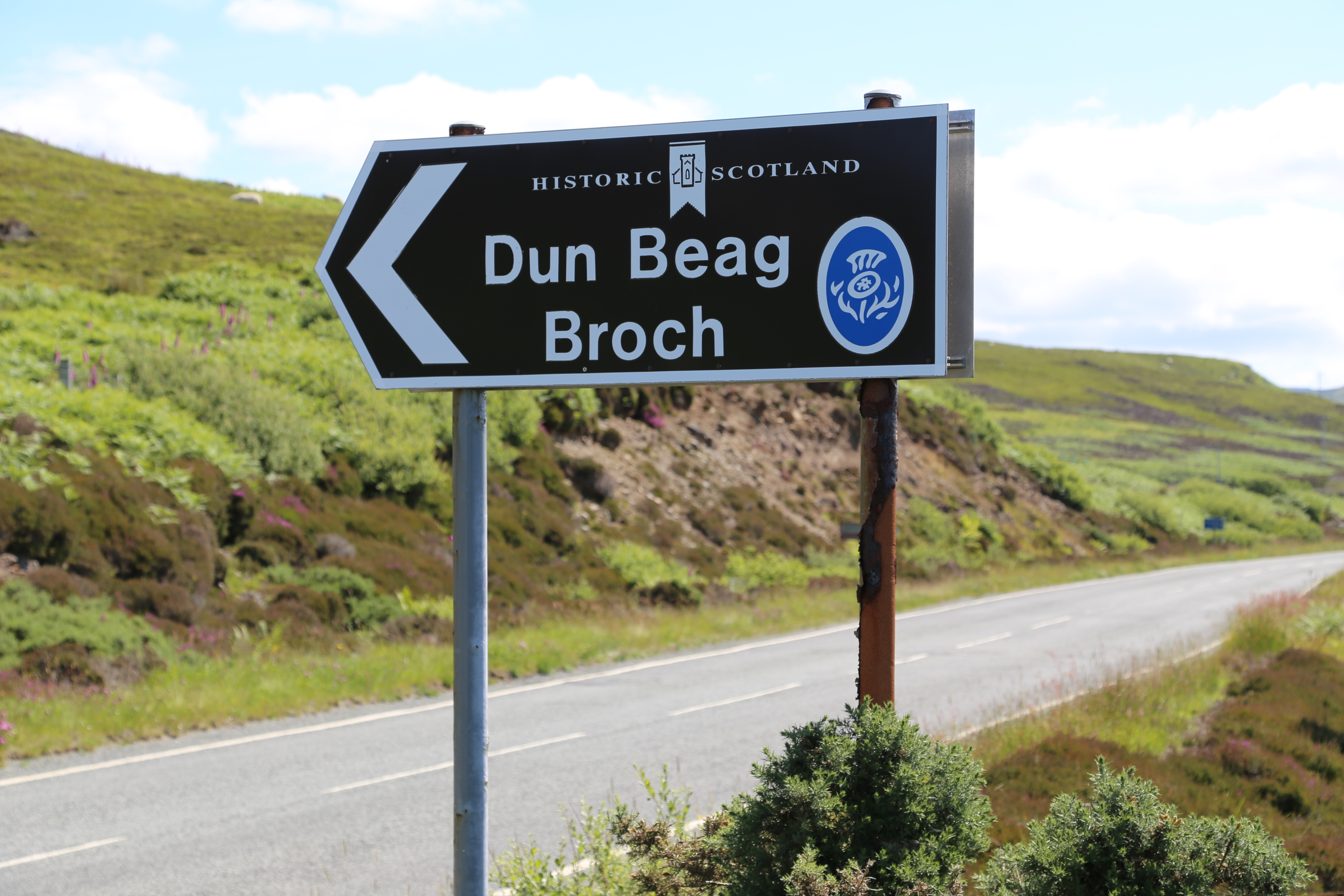 2014 Europe Trip Day 28 - Scotland (Isle of Skye, Portree, Full Scottish Breakfast, Dun Beag Broch, Highland Sheep, Thistle, Red Telephone Box, Neist Point Lighthouse, Dunvegan Castle, Uig-Tarbert Ferry, Outer Hebrides, Isle of Harris, Losgaintir Beach)