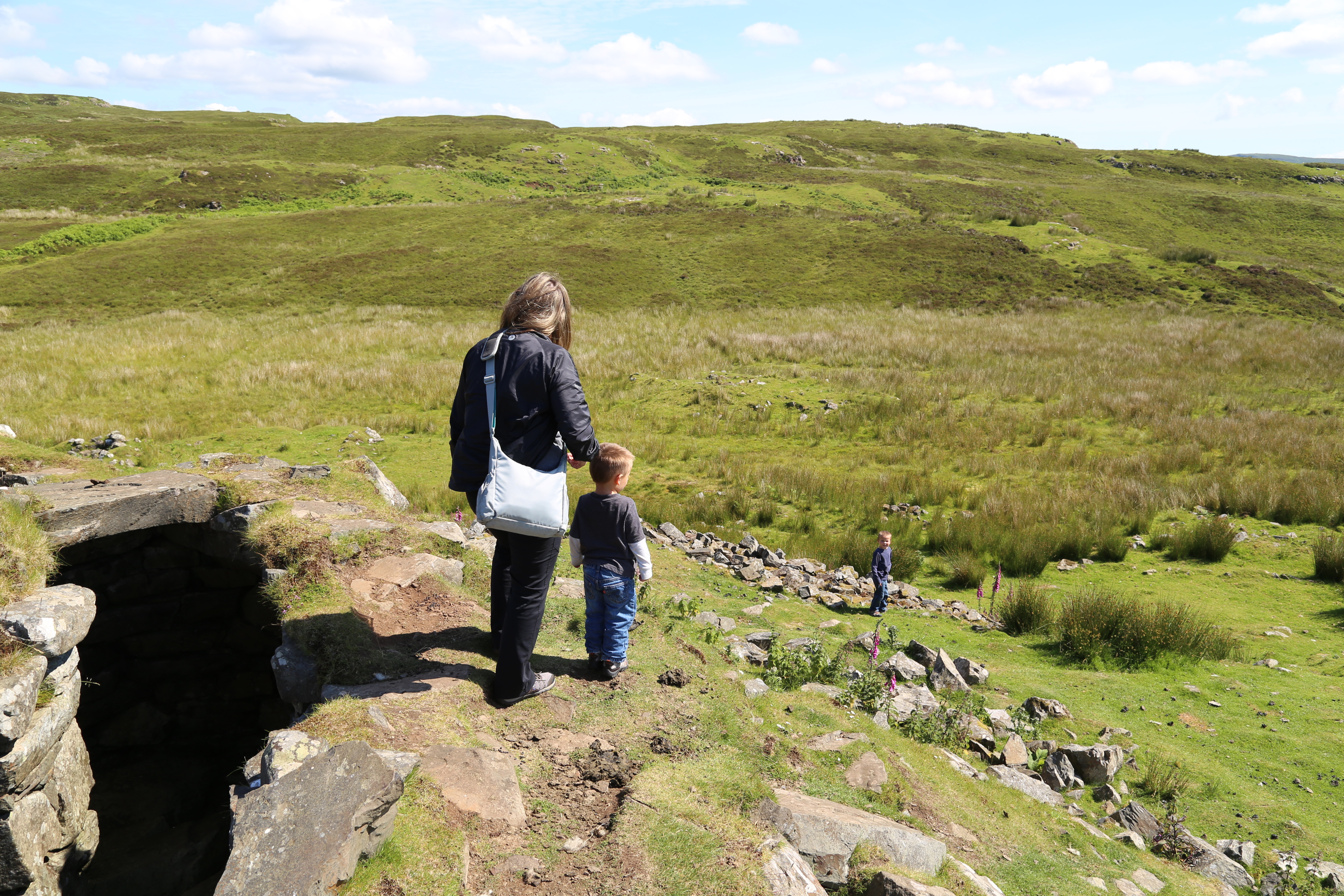 2014 Europe Trip Day 28 - Scotland (Isle of Skye, Portree, Full Scottish Breakfast, Dun Beag Broch, Highland Sheep, Thistle, Red Telephone Box, Neist Point Lighthouse, Dunvegan Castle, Uig-Tarbert Ferry, Outer Hebrides, Isle of Harris, Losgaintir Beach)