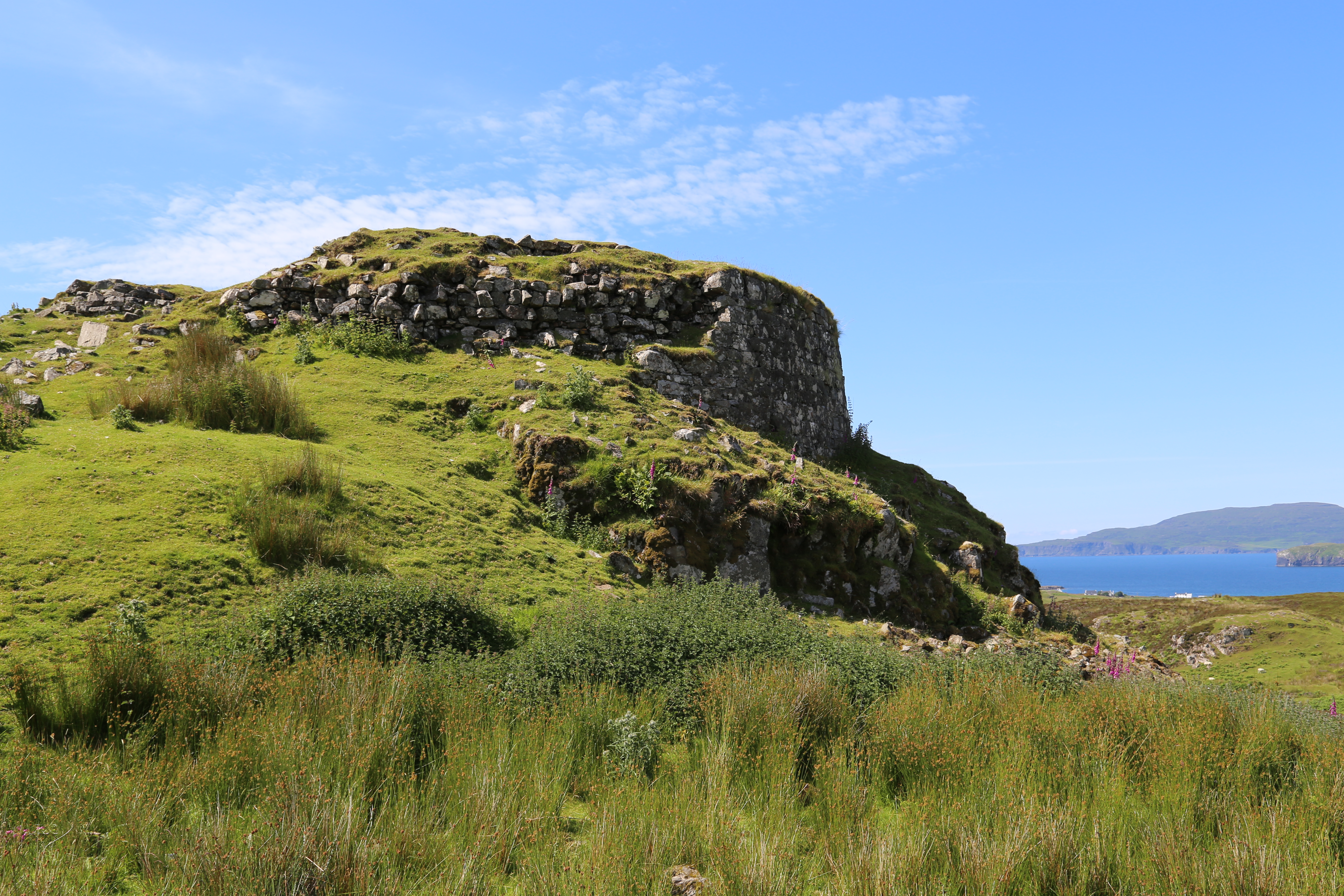 2014 Europe Trip Day 28 - Scotland (Isle of Skye, Portree, Full Scottish Breakfast, Dun Beag Broch, Highland Sheep, Thistle, Red Telephone Box, Neist Point Lighthouse, Dunvegan Castle, Uig-Tarbert Ferry, Outer Hebrides, Isle of Harris, Losgaintir Beach)