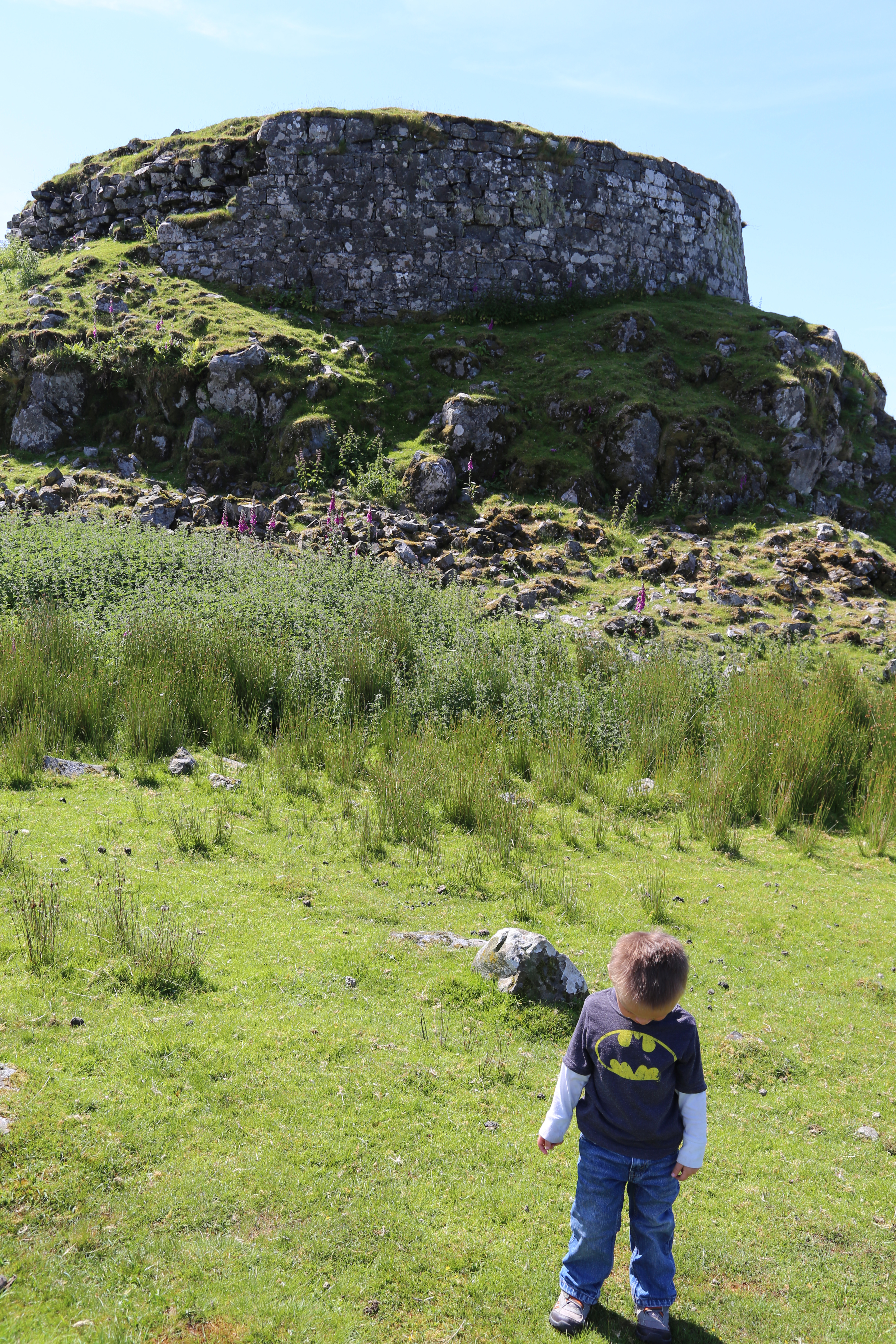 2014 Europe Trip Day 28 - Scotland (Isle of Skye, Portree, Full Scottish Breakfast, Dun Beag Broch, Highland Sheep, Thistle, Red Telephone Box, Neist Point Lighthouse, Dunvegan Castle, Uig-Tarbert Ferry, Outer Hebrides, Isle of Harris, Losgaintir Beach)