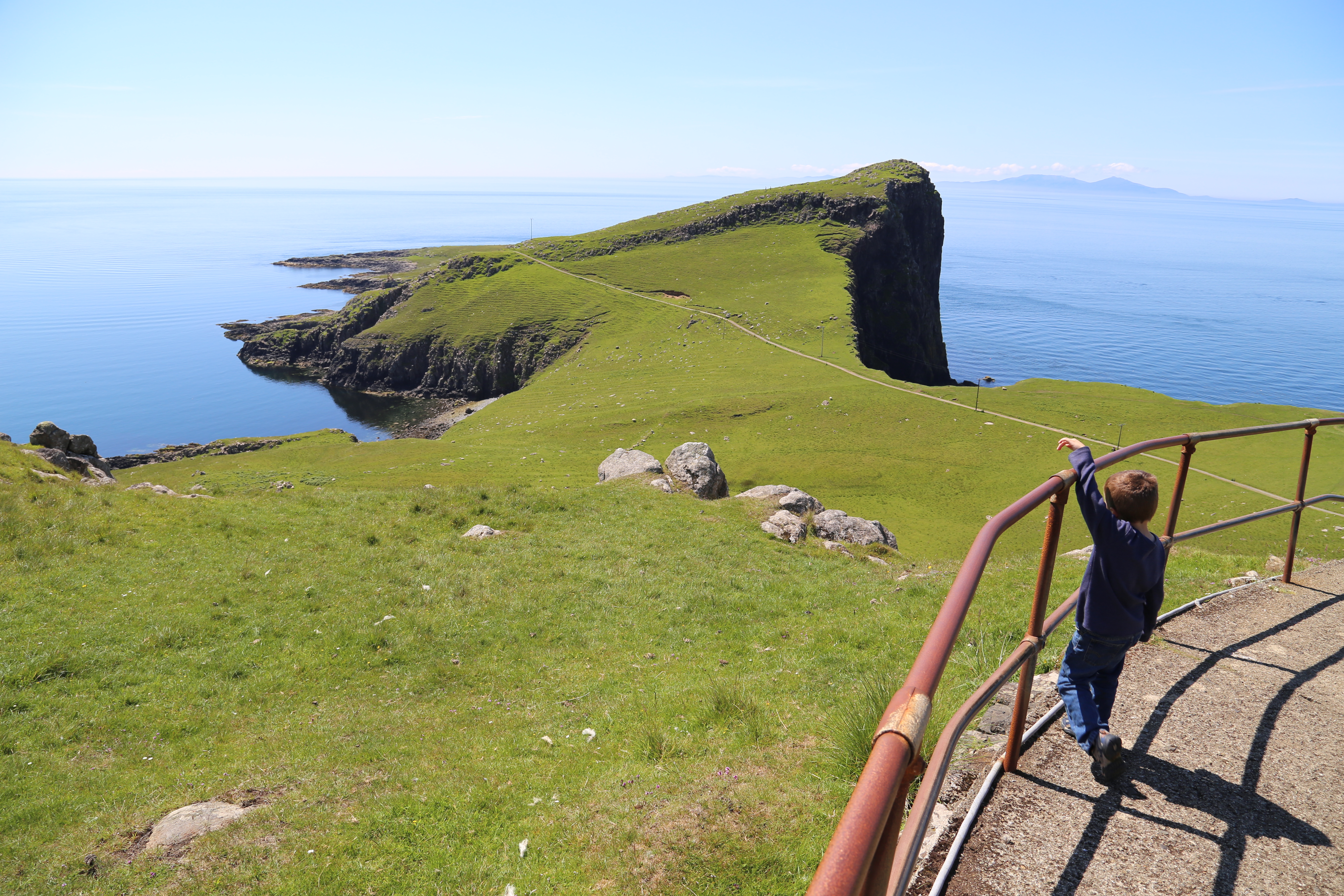 2014 Europe Trip Day 28 - Scotland (Isle of Skye, Portree, Full Scottish Breakfast, Dun Beag Broch, Highland Sheep, Thistle, Red Telephone Box, Neist Point Lighthouse, Dunvegan Castle, Uig-Tarbert Ferry, Outer Hebrides, Isle of Harris, Losgaintir Beach)