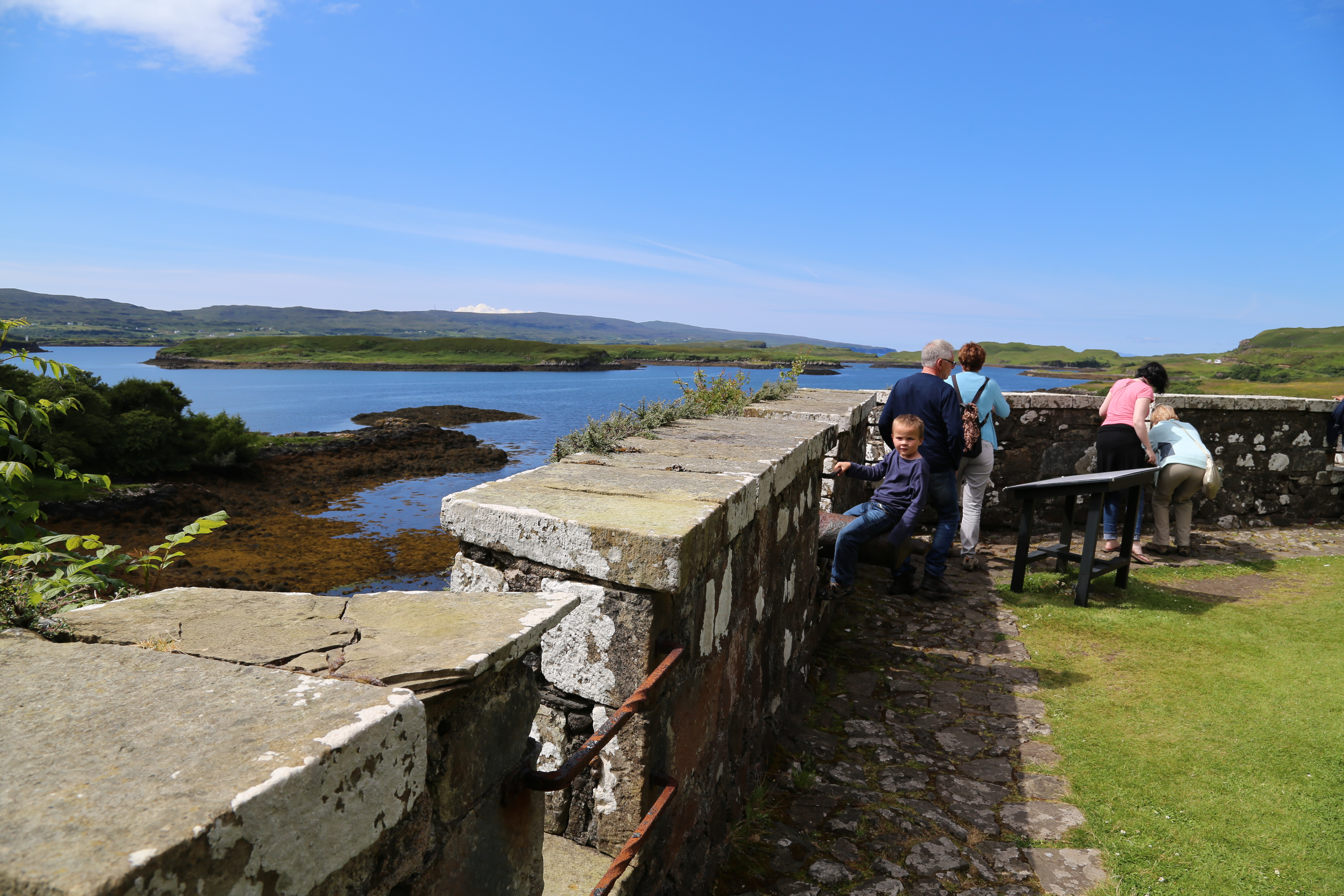 2014 Europe Trip Day 28 - Scotland (Isle of Skye, Portree, Full Scottish Breakfast, Dun Beag Broch, Highland Sheep, Thistle, Red Telephone Box, Neist Point Lighthouse, Dunvegan Castle, Uig-Tarbert Ferry, Outer Hebrides, Isle of Harris, Losgaintir Beach)